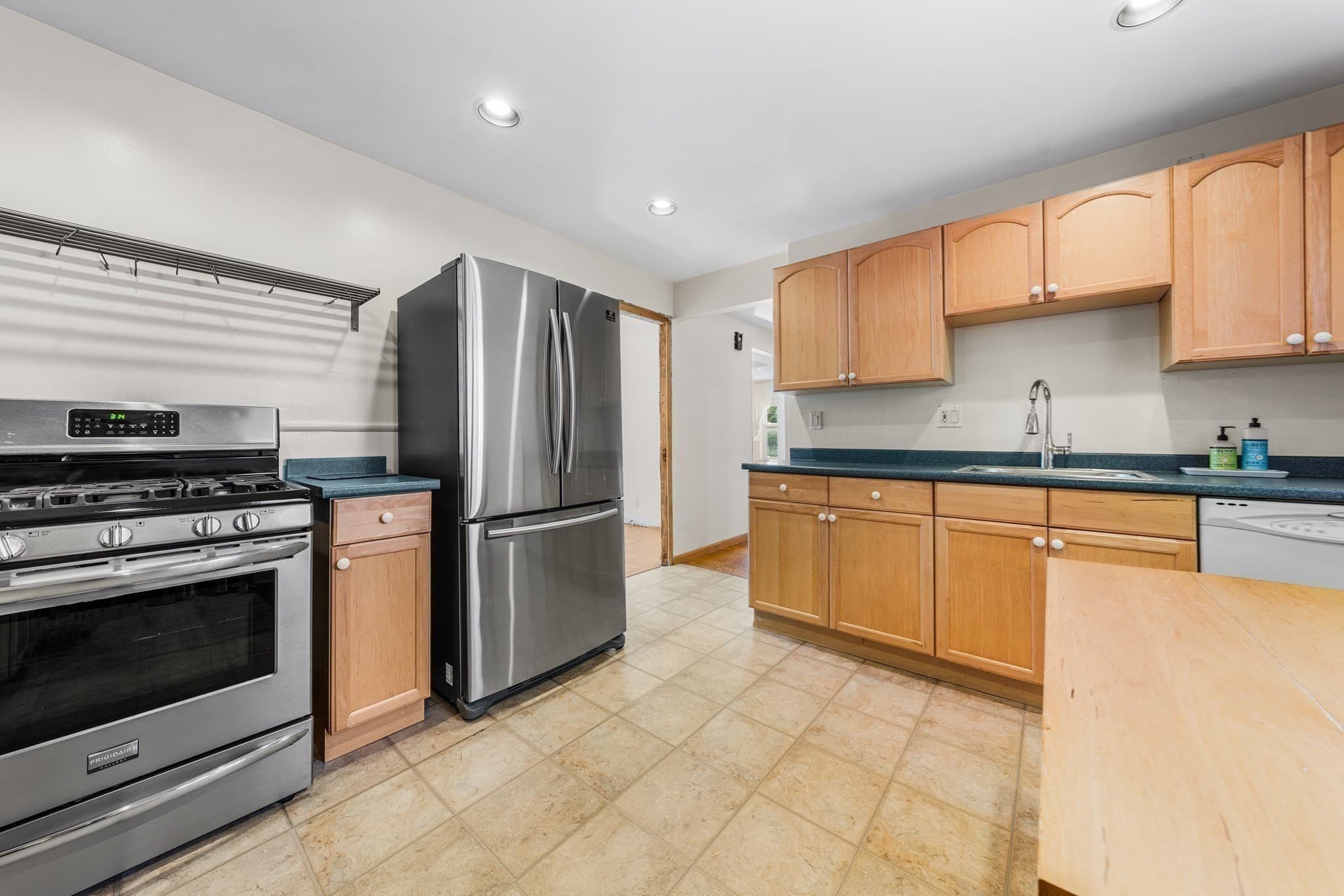 2 Family - 2 Units Up/Down at 345/347 Fenno St., Revere MA 02151, photo 12 of 41