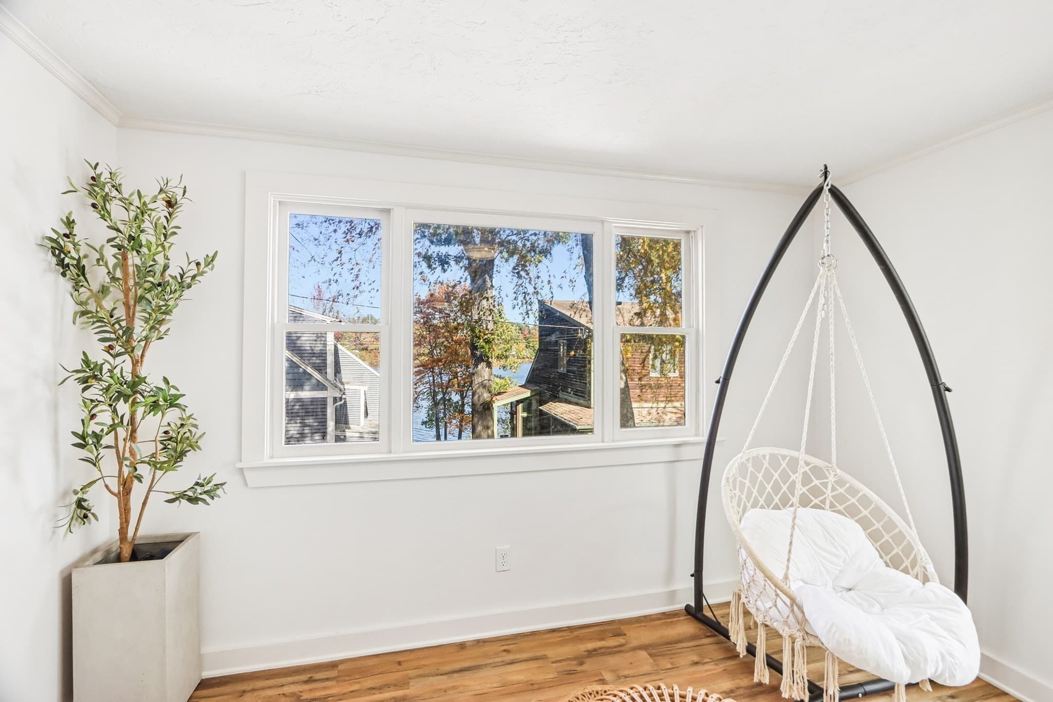 Single Family Residence at 2 Lakeview Dr, Billerica MA 01821, photo 6 of 42