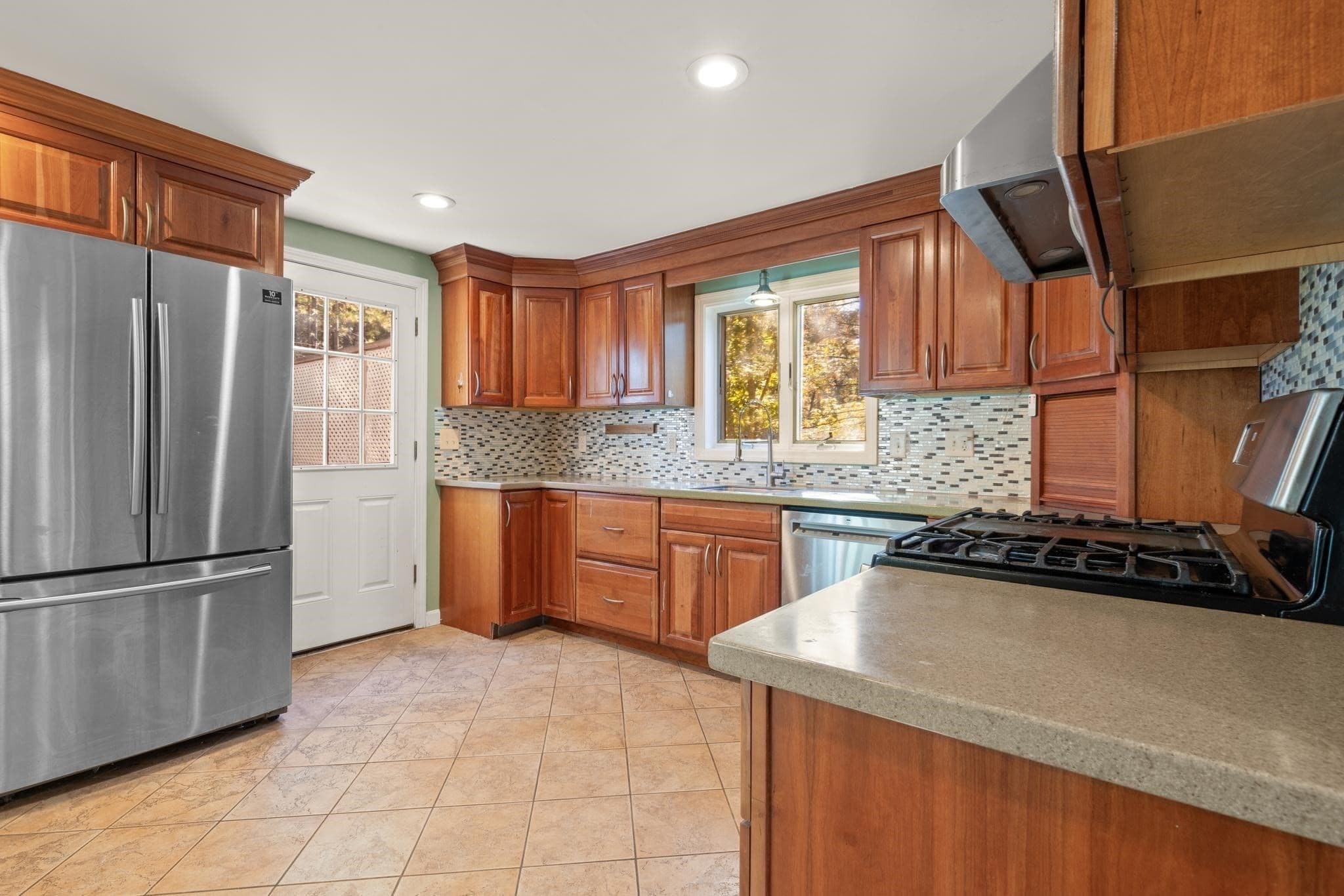 Single Family Residence at 3 Ledgelawn Ave, Billerica MA 01821, photo 12 of 42