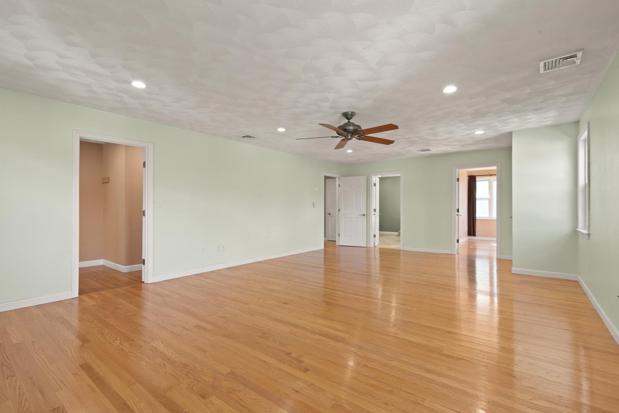 Single Family Residence at 3 Ledgelawn Ave, Billerica MA 01821, photo 24 of 42