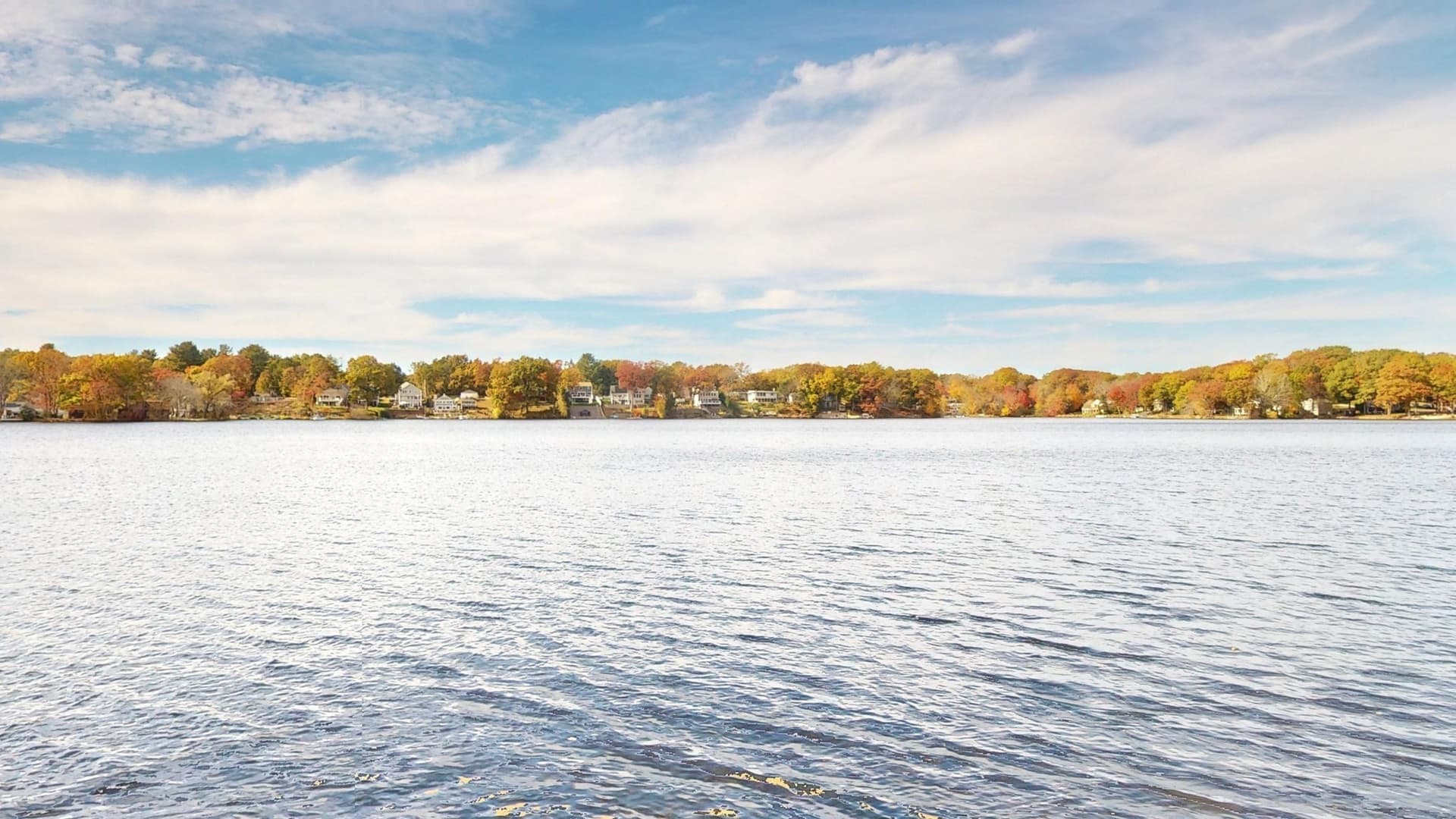 41 Lakeshore Dr, Bellingham MA 02019