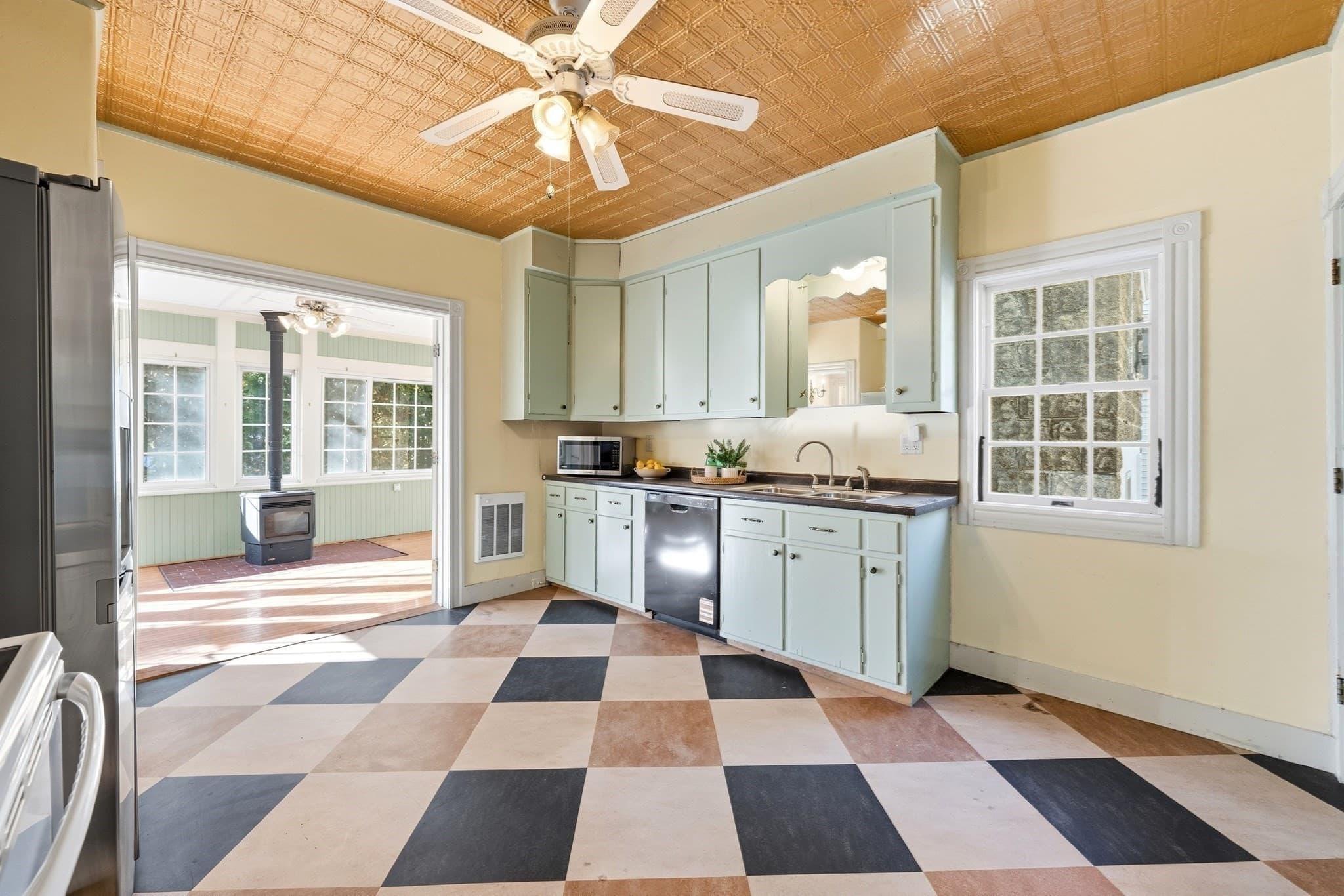 Single Family Residence at 23 Montague St, Worcester MA 01603, photo 9 of 35