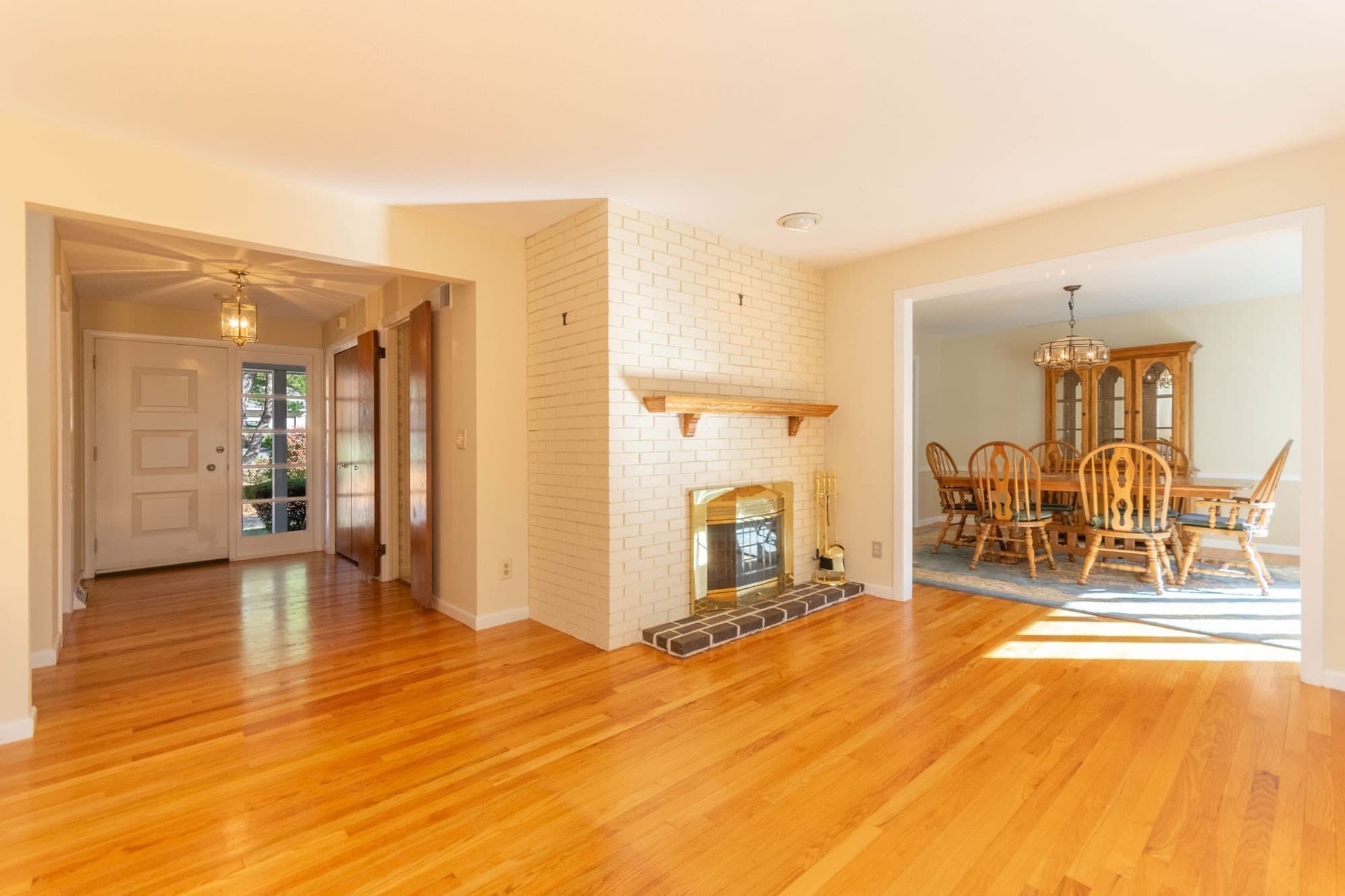 Single Family Residence at 194 Redfern Dr, Longmeadow MA 01106, photo 6 of 36