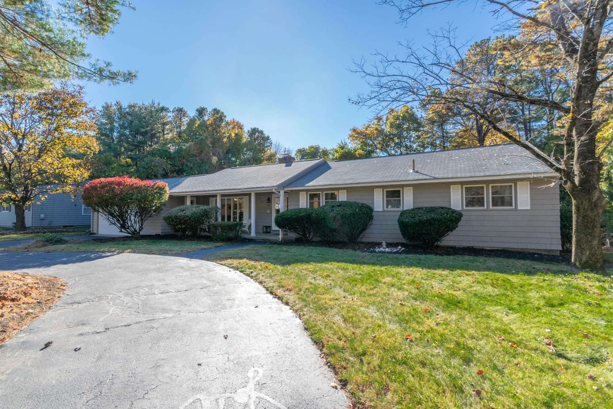 Single Family Residence at 194 Redfern Dr, Longmeadow MA 01106, photo 3 of 36