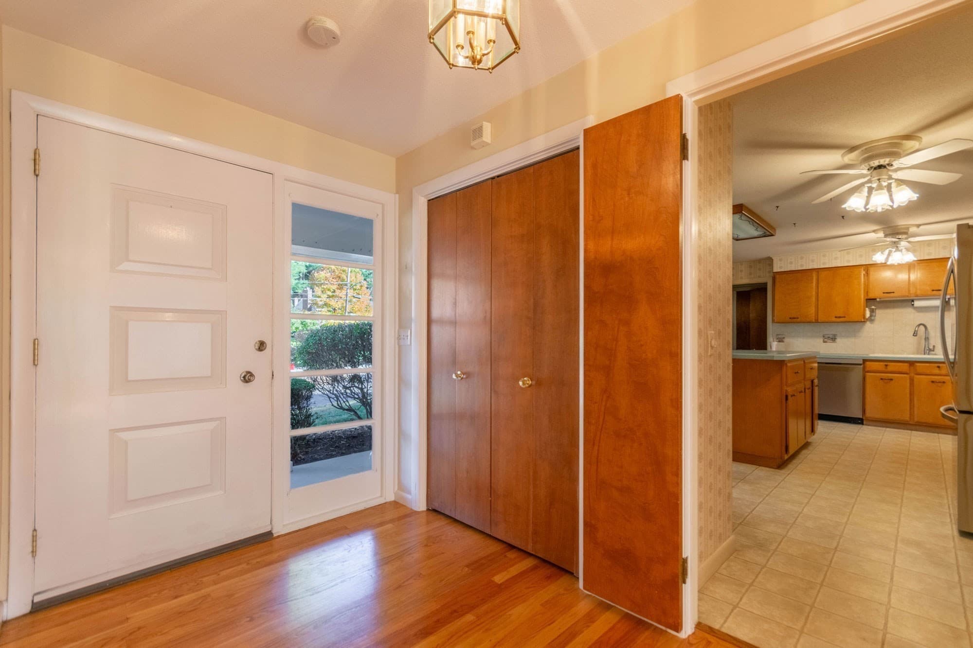 Single Family Residence at 194 Redfern Dr, Longmeadow MA 01106, photo 5 of 36