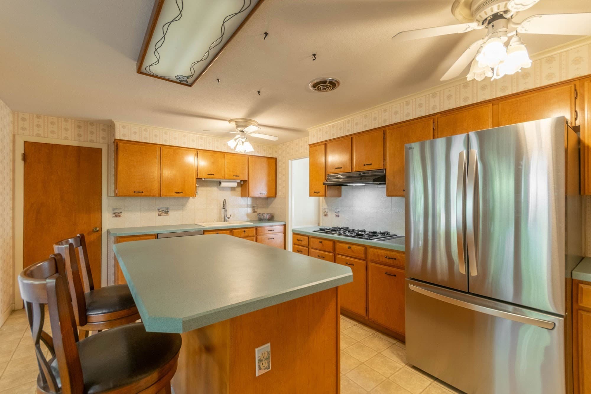 Single Family Residence at 194 Redfern Dr, Longmeadow MA 01106, photo 15 of 36