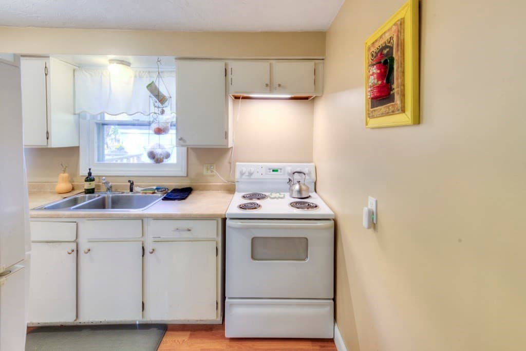 Single Family Residence at 19 Joppa Rd, Worcester MA 01602, photo 8 of 24