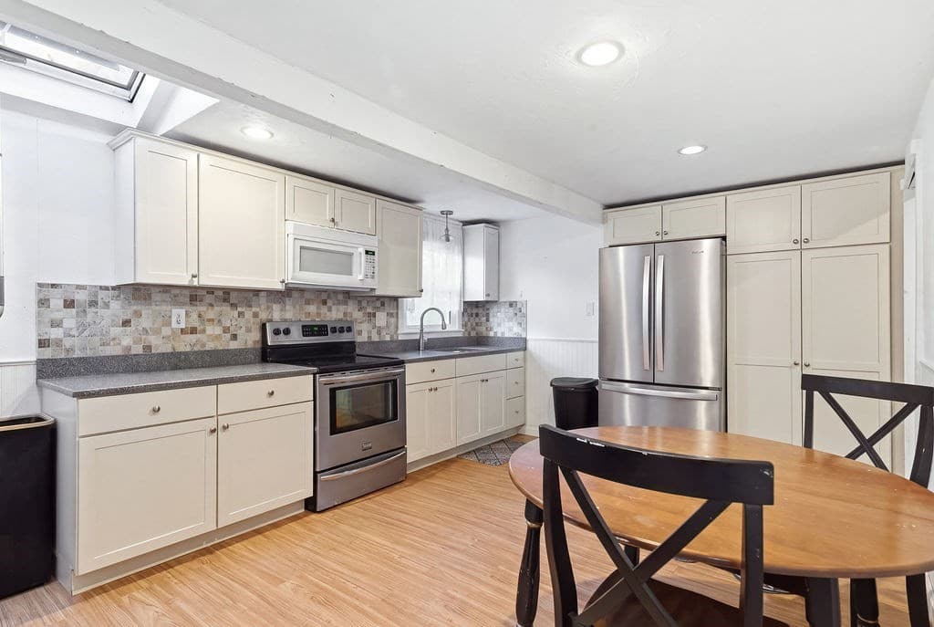 Single Family Residence at 51 Maple St, Weymouth MA 02189, photo 6 of 40