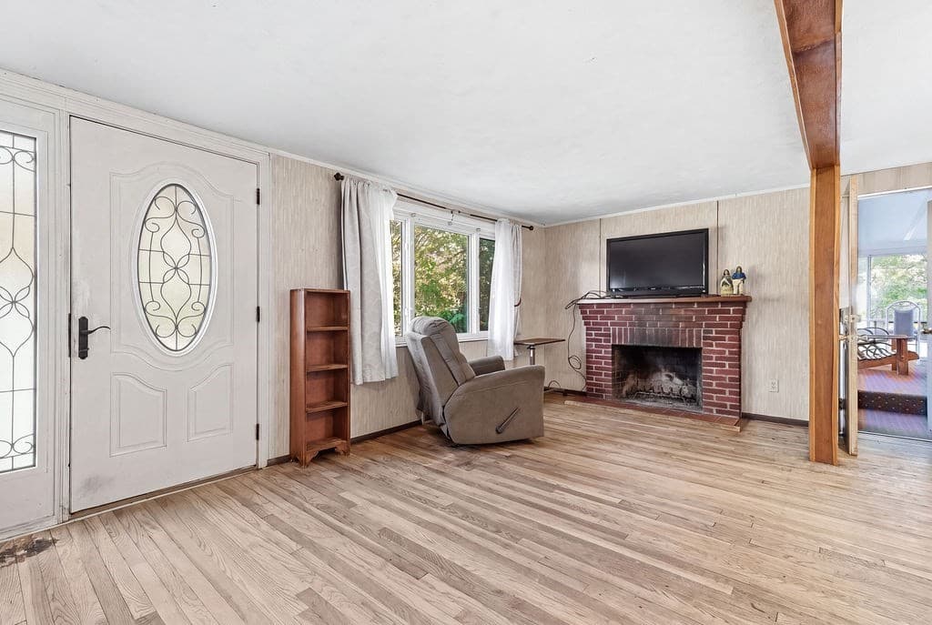 Single Family Residence at 51 Maple St, Weymouth MA 02189, photo 3 of 40