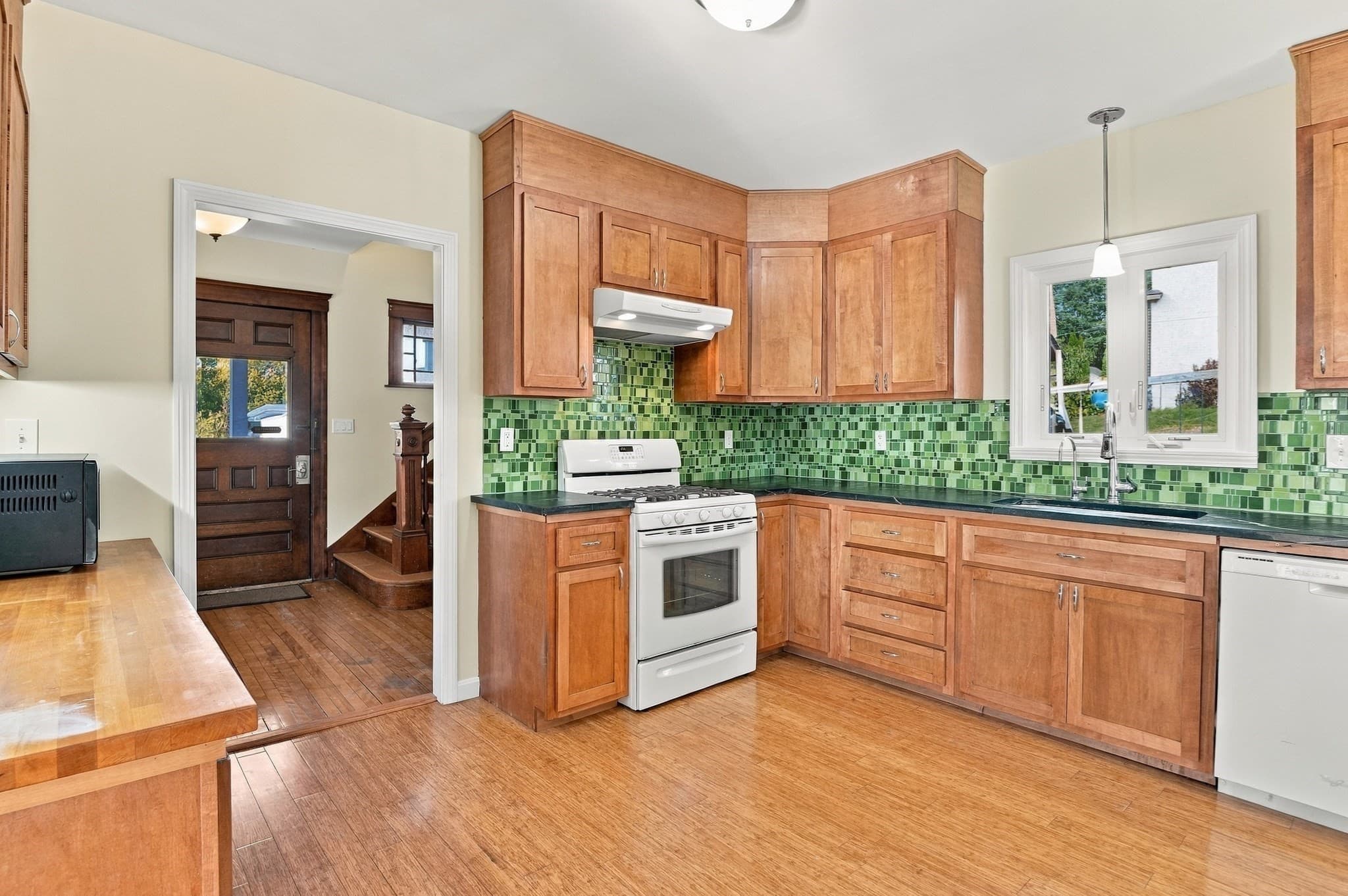 Single Family Residence at 3 Cutting Avenue, Worcester MA 01606, photo 6 of 31