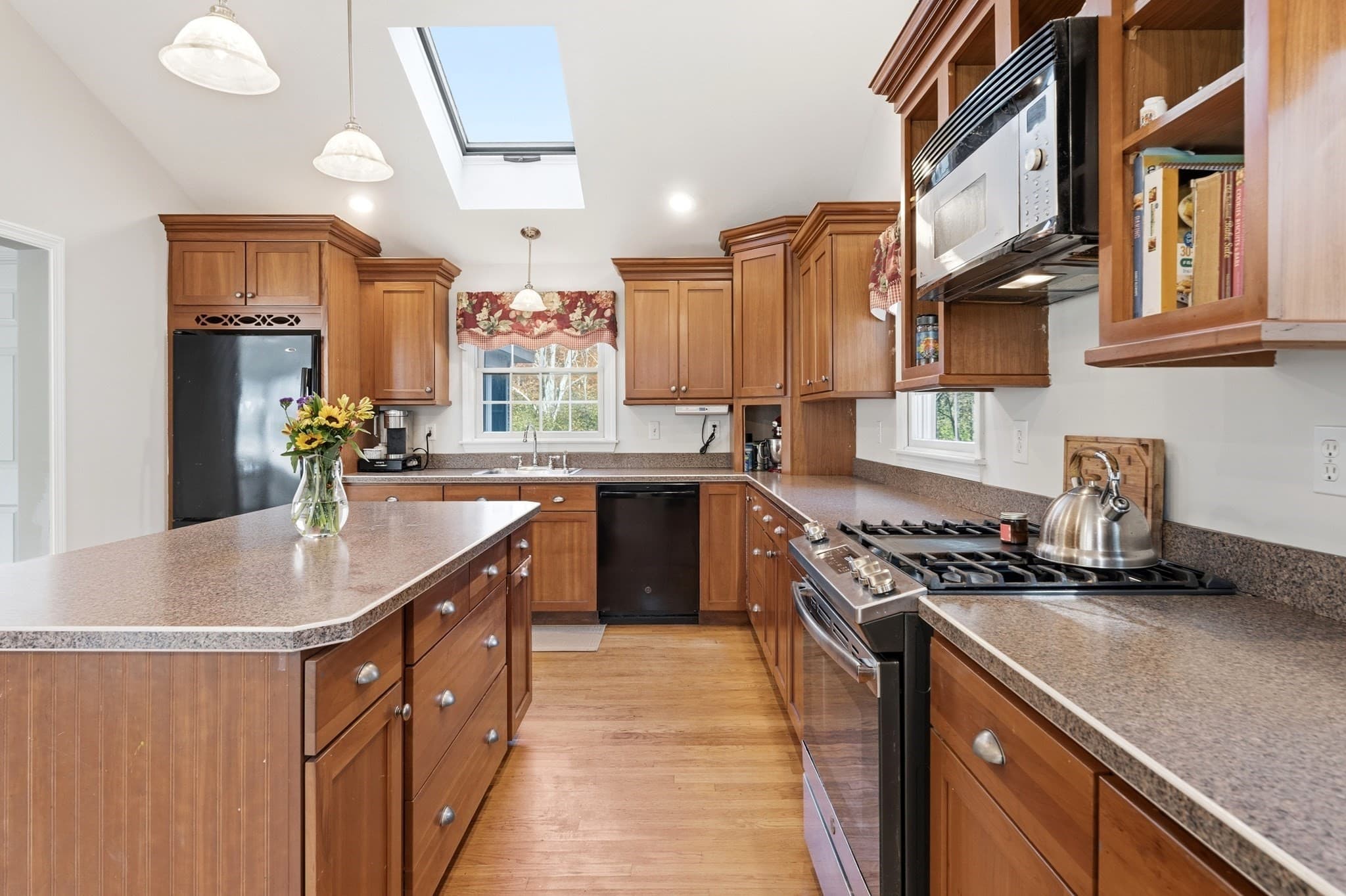 Single Family Residence at 939 Hildreth Street, Dracut MA 01826, photo 8 of 42