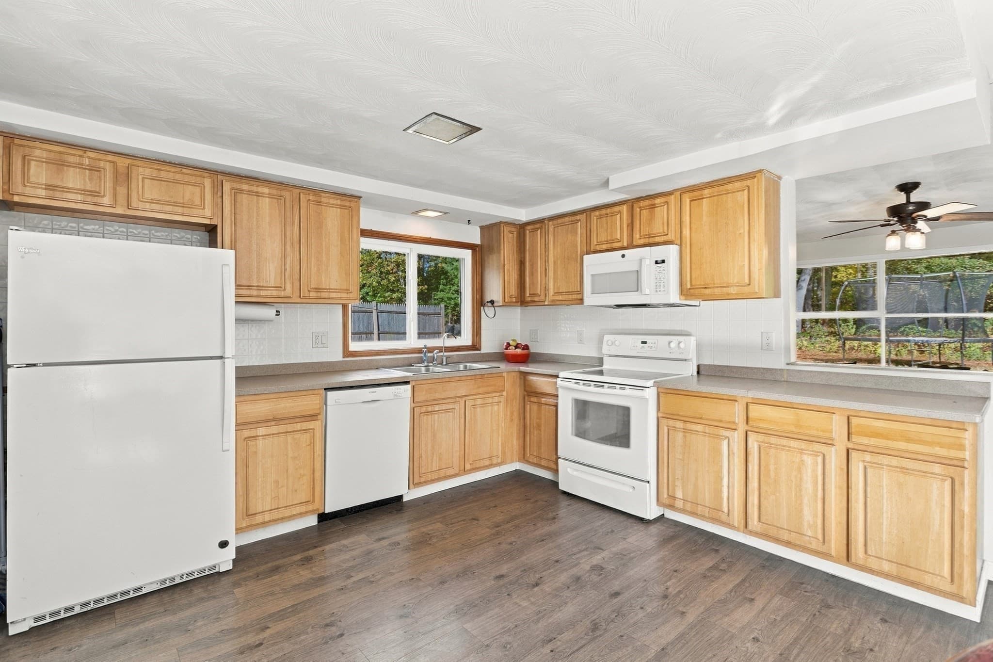 Single Family Residence at 5 Judith Rd, Chelmsford MA 01824, photo 6 of 28