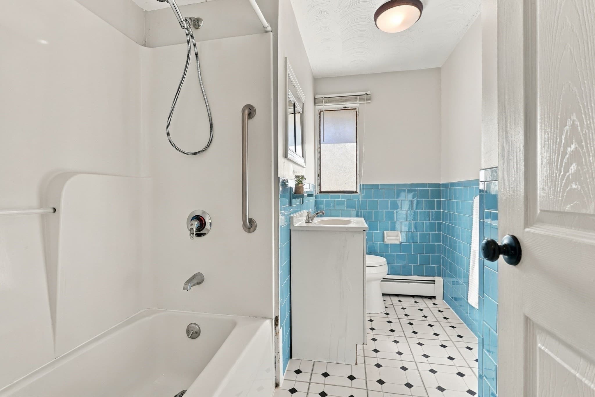 Single Family Residence at 5 Judith Rd, Chelmsford MA 01824, photo 12 of 28