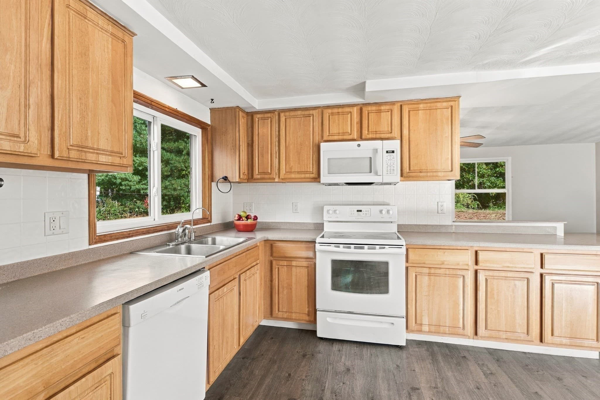 Single Family Residence at 5 Judith Rd, Chelmsford MA 01824, photo 7 of 28