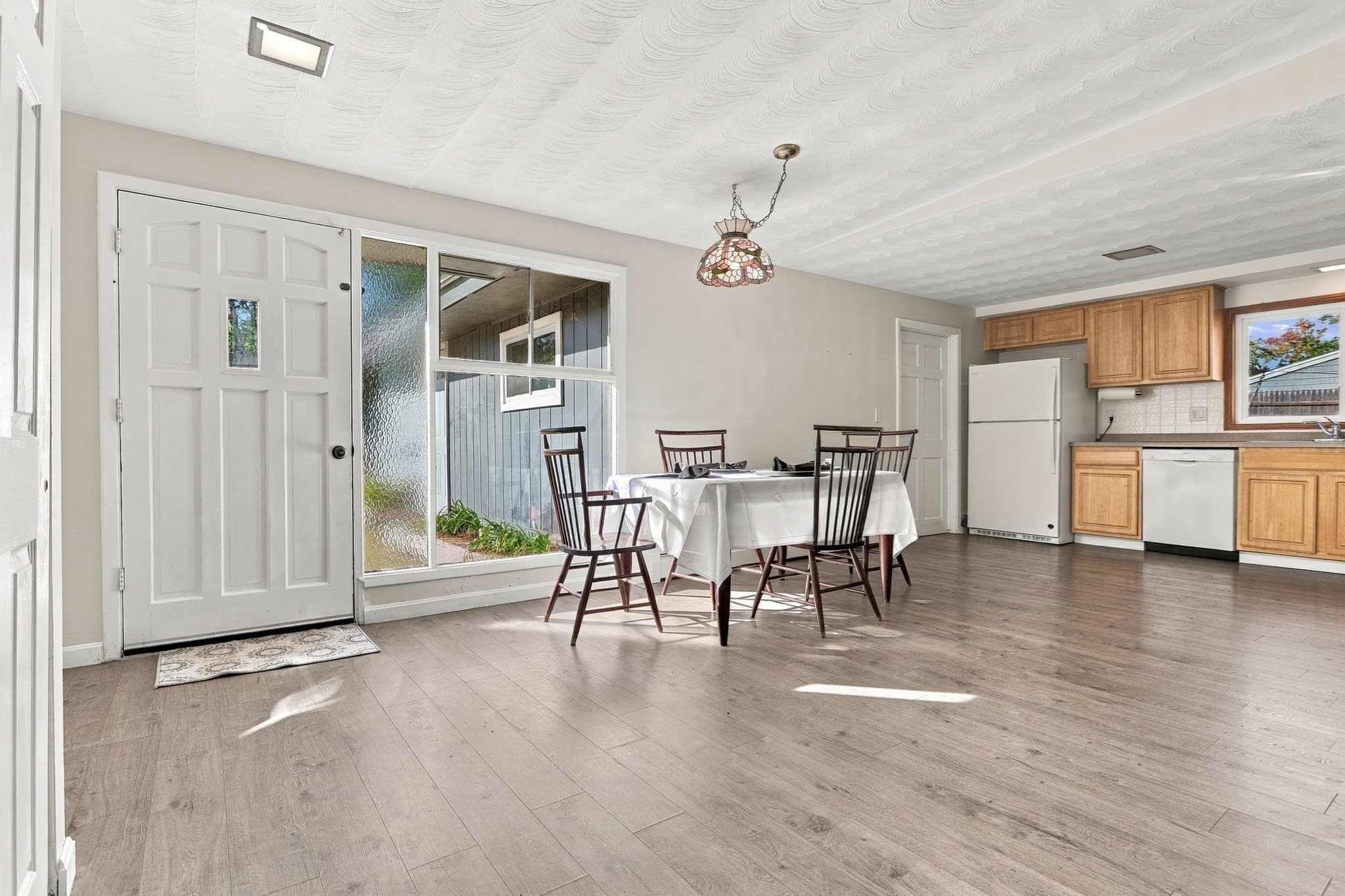 Single Family Residence at 5 Judith Rd, Chelmsford MA 01824, photo 3 of 28