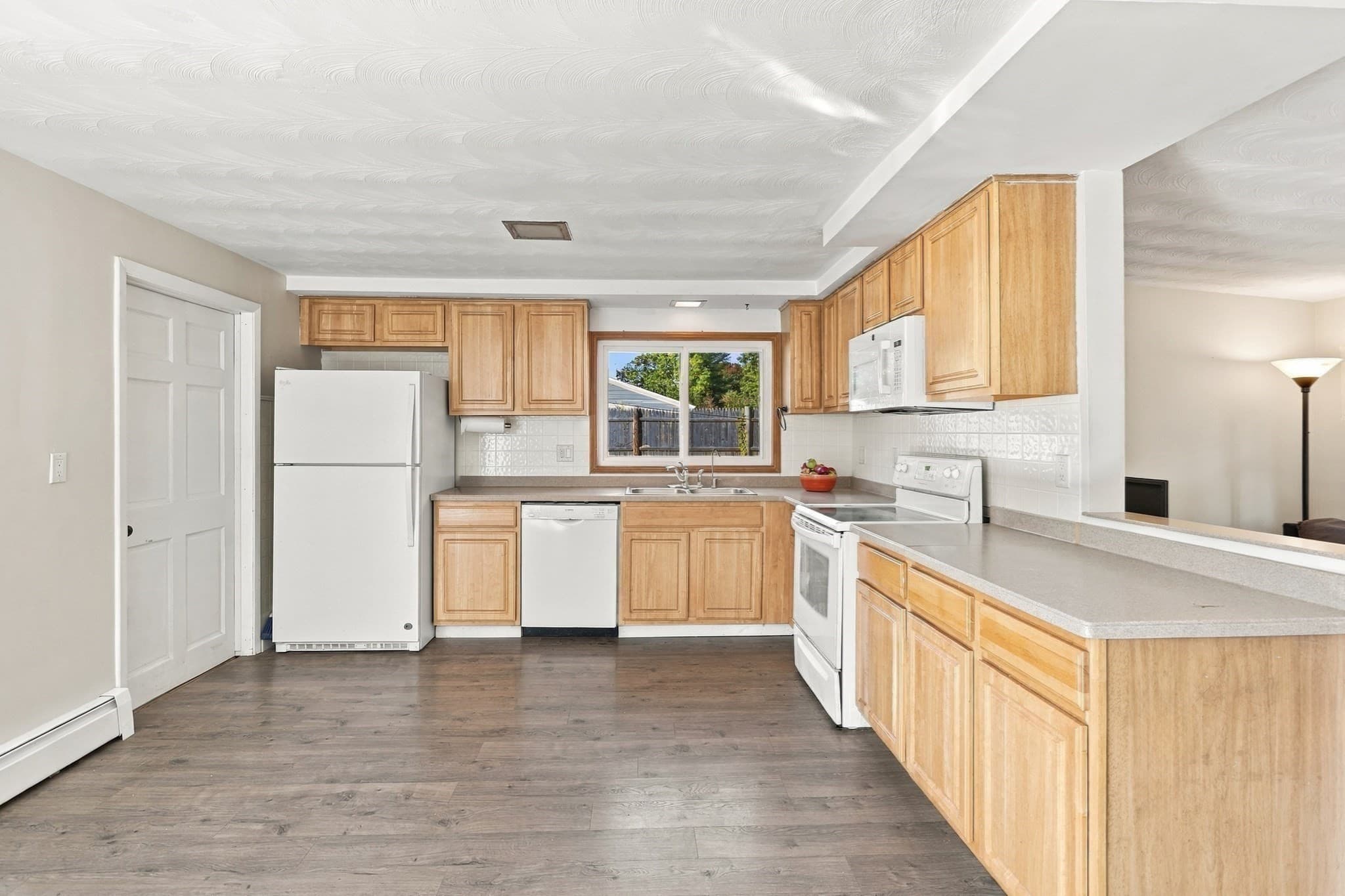 Single Family Residence at 5 Judith Rd, Chelmsford MA 01824, photo 5 of 28