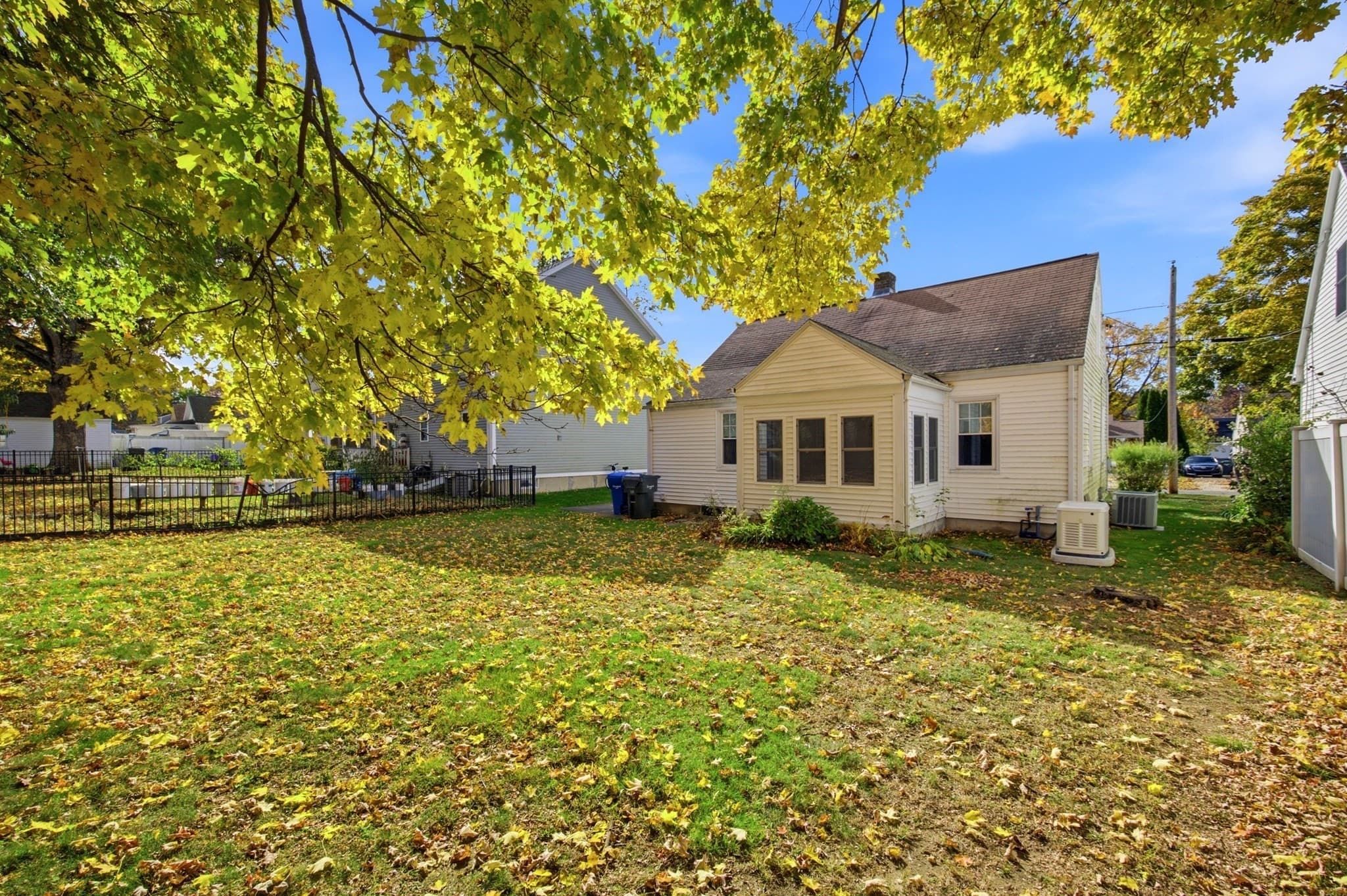 Single Family Residence at 163 Ellsworth Ave, Springfield MA 01118, photo 27 of 31