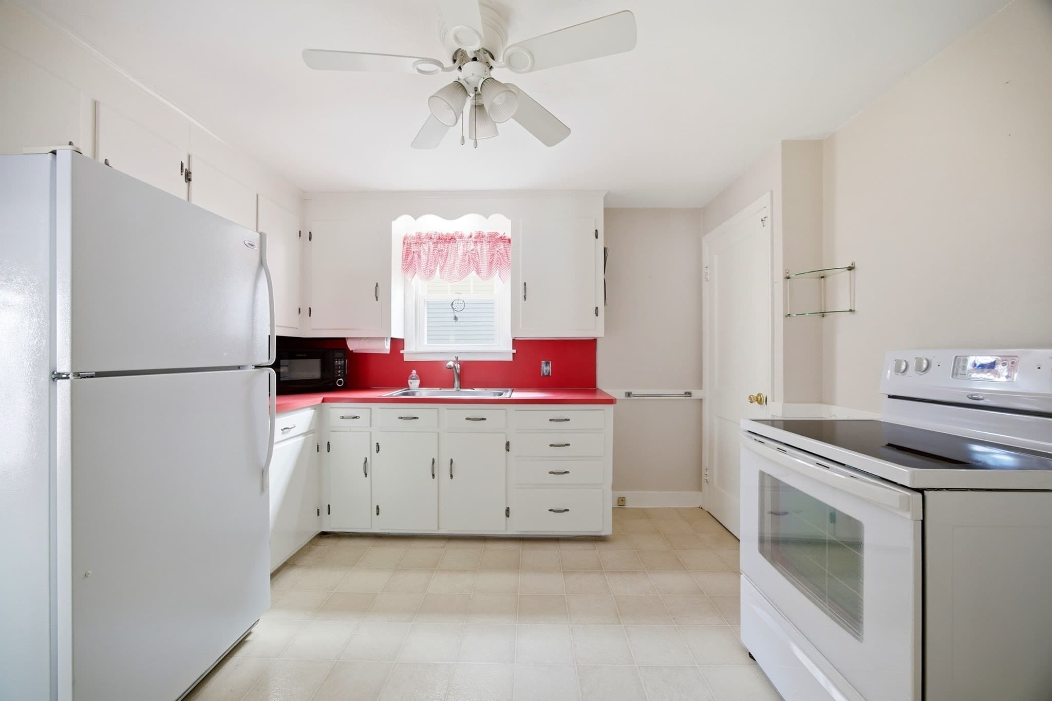 Single Family Residence at 163 Ellsworth Ave, Springfield MA 01118, photo 2 of 31