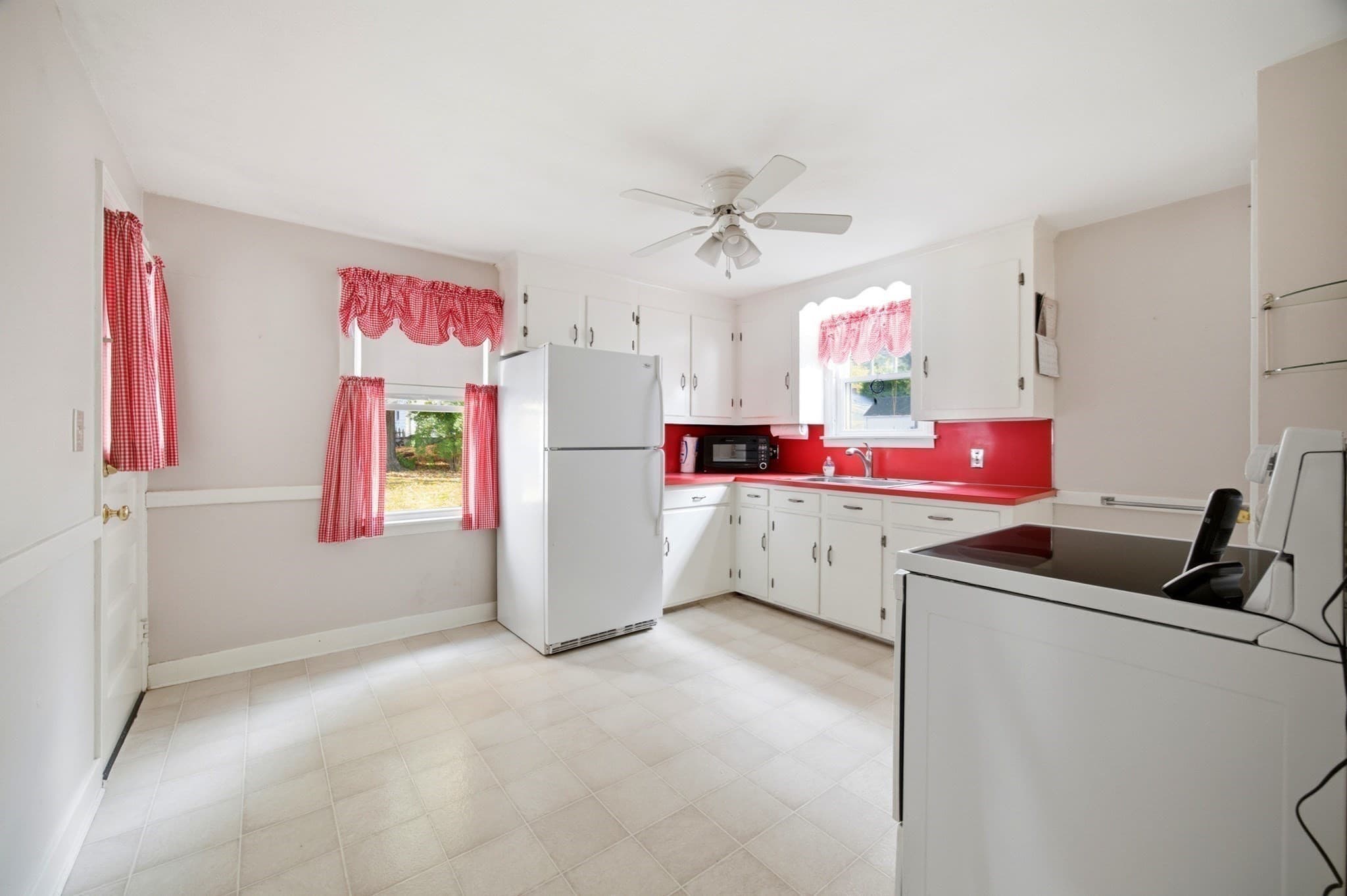 Single Family Residence at 163 Ellsworth Ave, Springfield MA 01118, photo 6 of 31