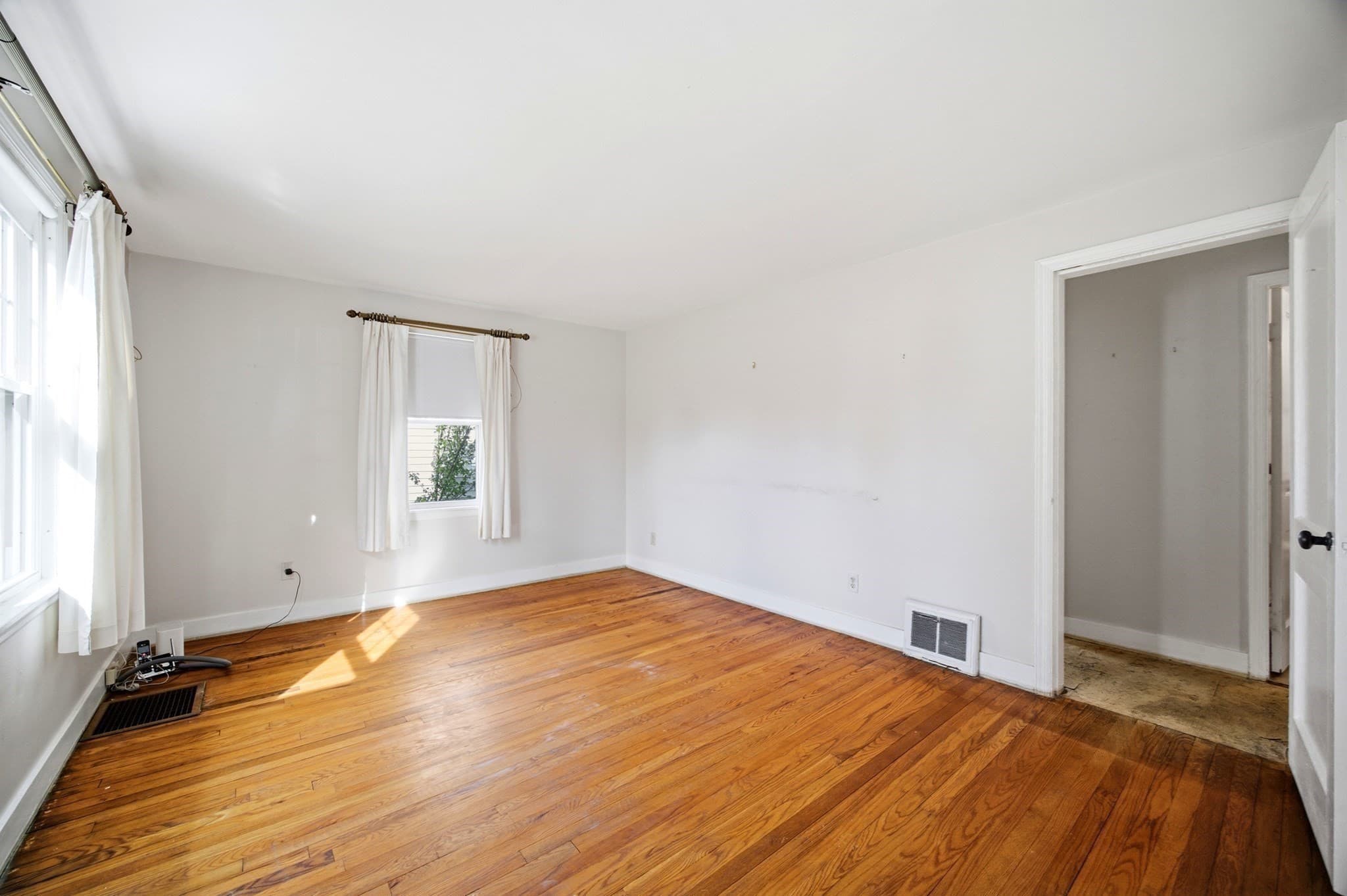 Single Family Residence at 163 Ellsworth Ave, Springfield MA 01118, photo 13 of 31
