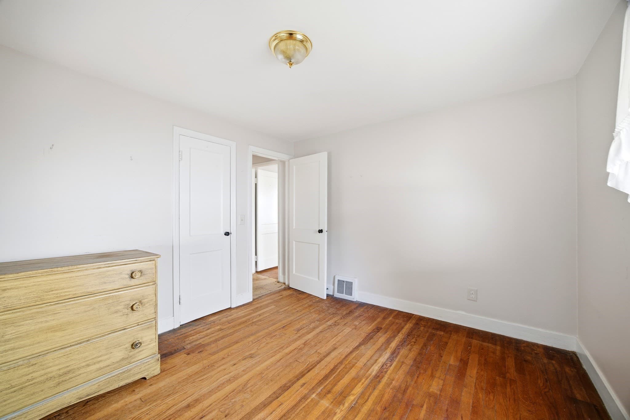 Single Family Residence at 163 Ellsworth Ave, Springfield MA 01118, photo 16 of 31