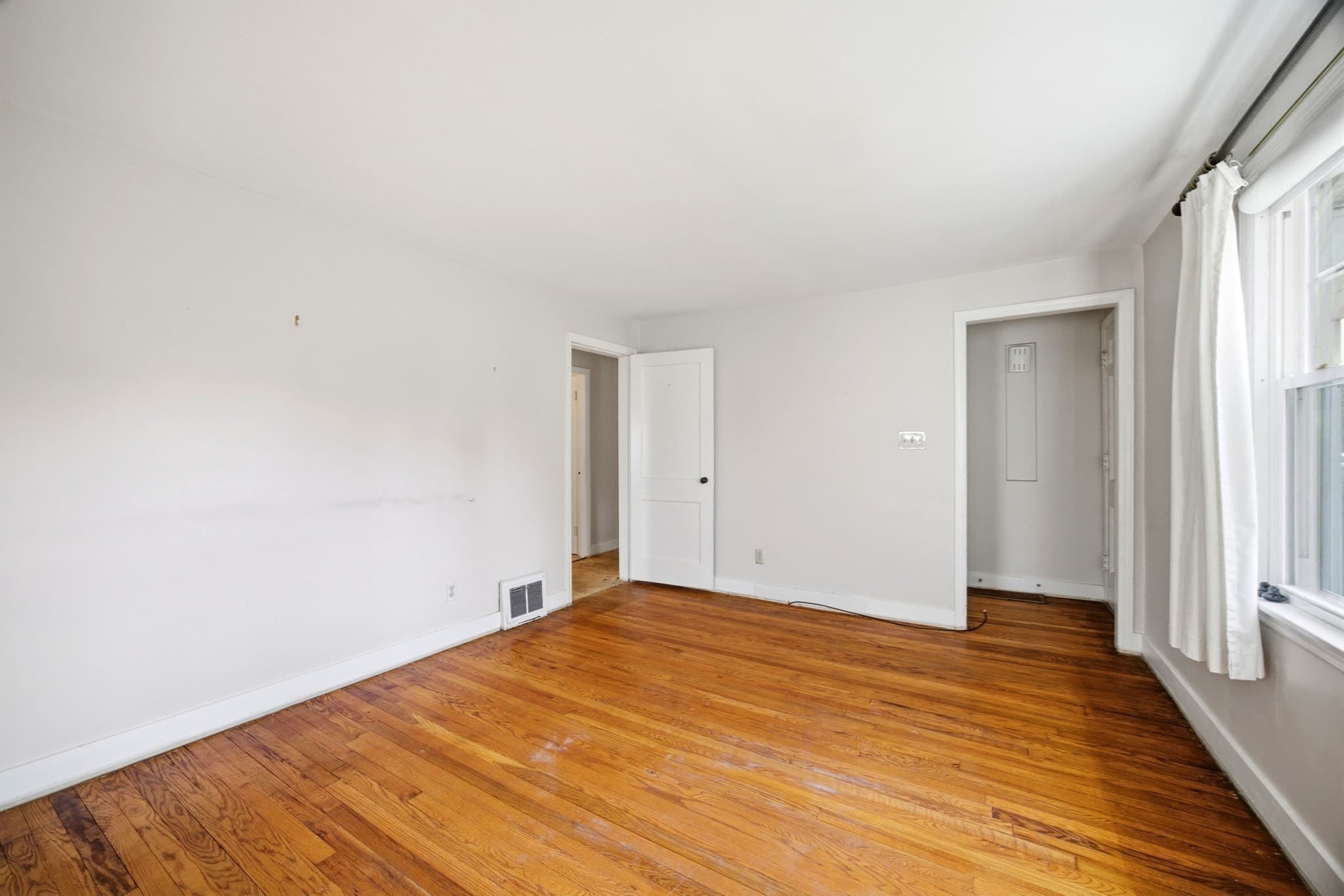 Single Family Residence at 163 Ellsworth Ave, Springfield MA 01118, photo 12 of 31