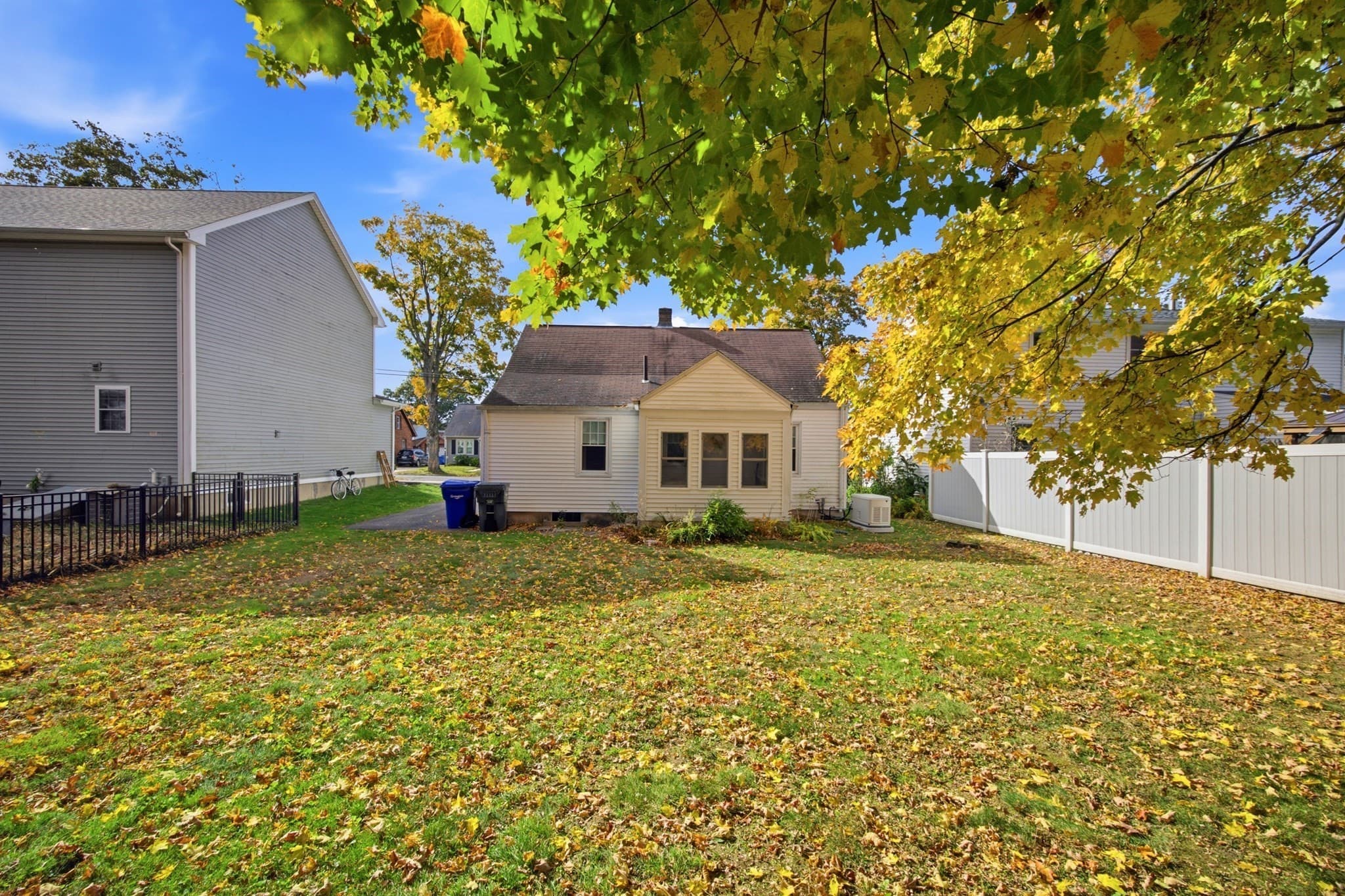 Single Family Residence at 163 Ellsworth Ave, Springfield MA 01118, photo 26 of 31
