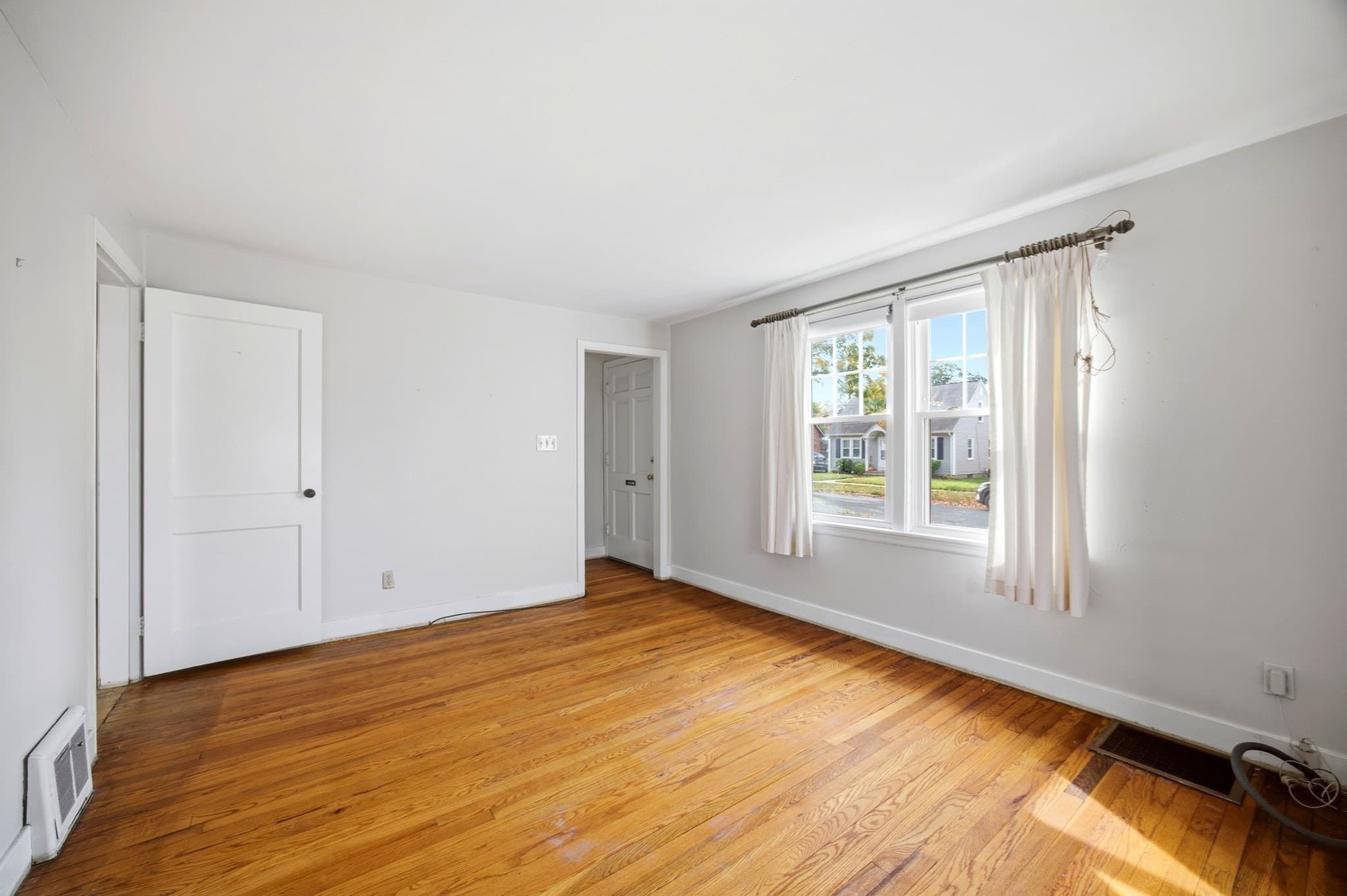 Single Family Residence at 163 Ellsworth Ave, Springfield MA 01118, photo 9 of 31