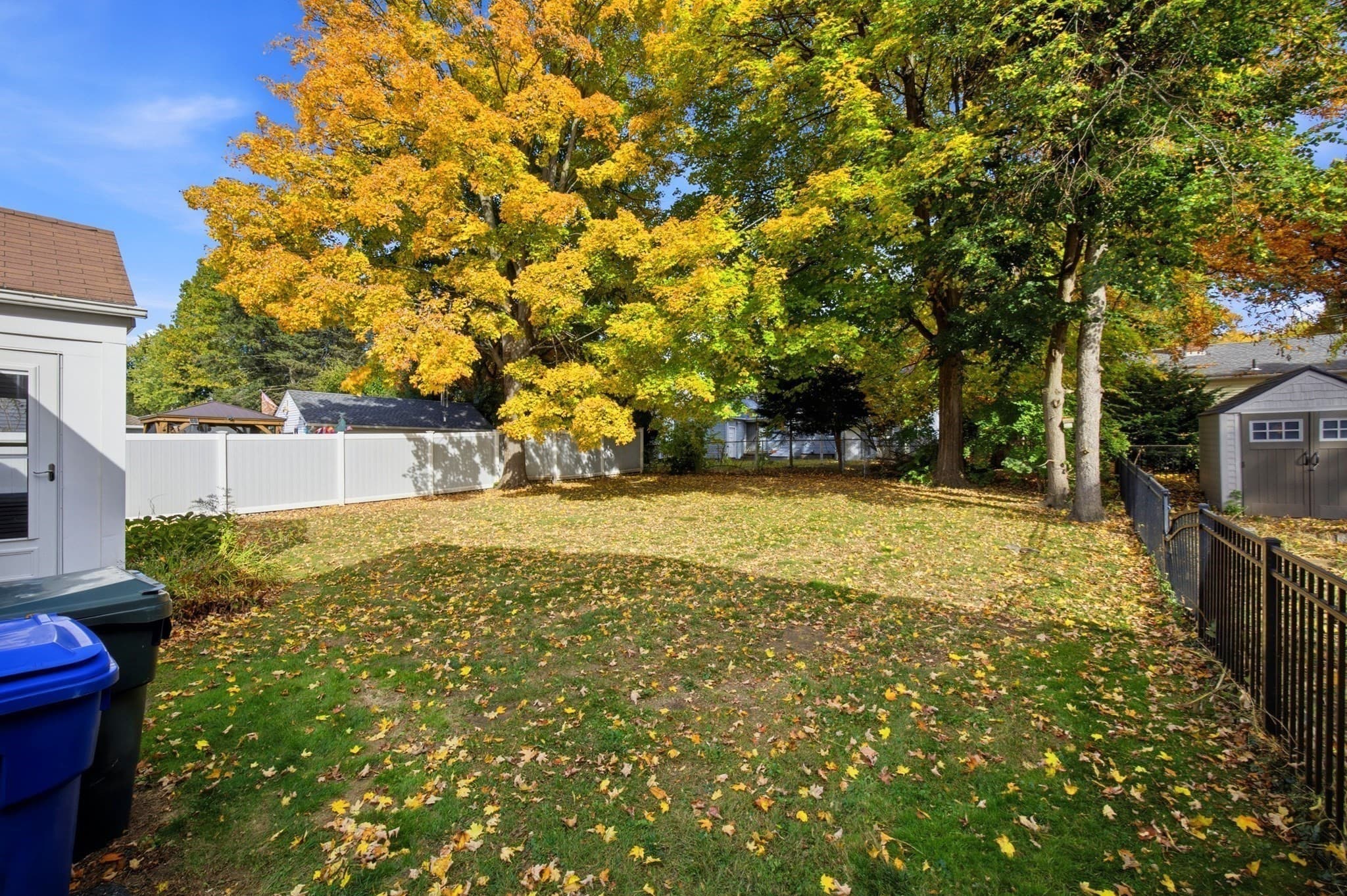 Single Family Residence at 163 Ellsworth Ave, Springfield MA 01118, photo 24 of 31