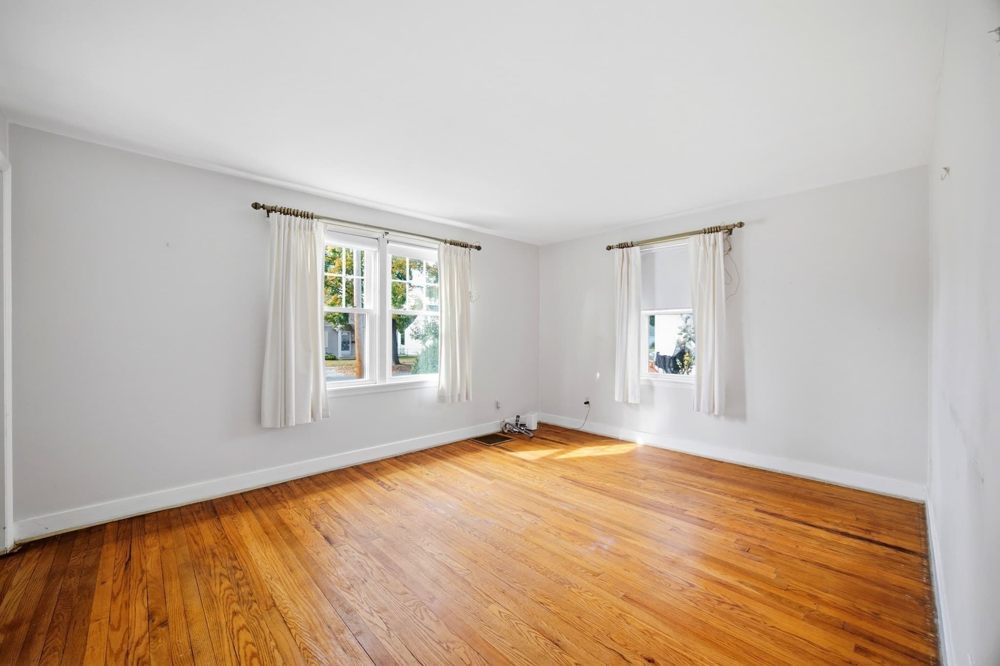Single Family Residence at 163 Ellsworth Ave, Springfield MA 01118, photo 10 of 31