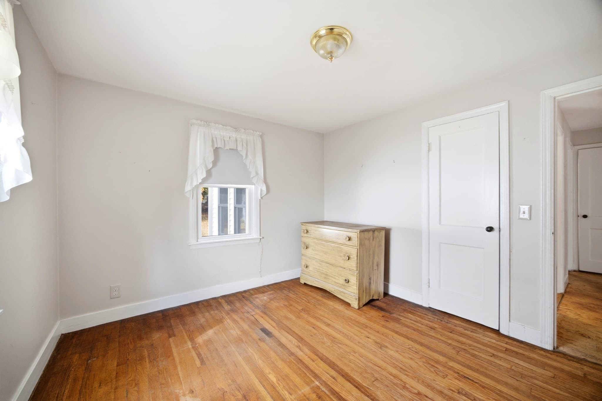 Single Family Residence at 163 Ellsworth Ave, Springfield MA 01118, photo 15 of 31