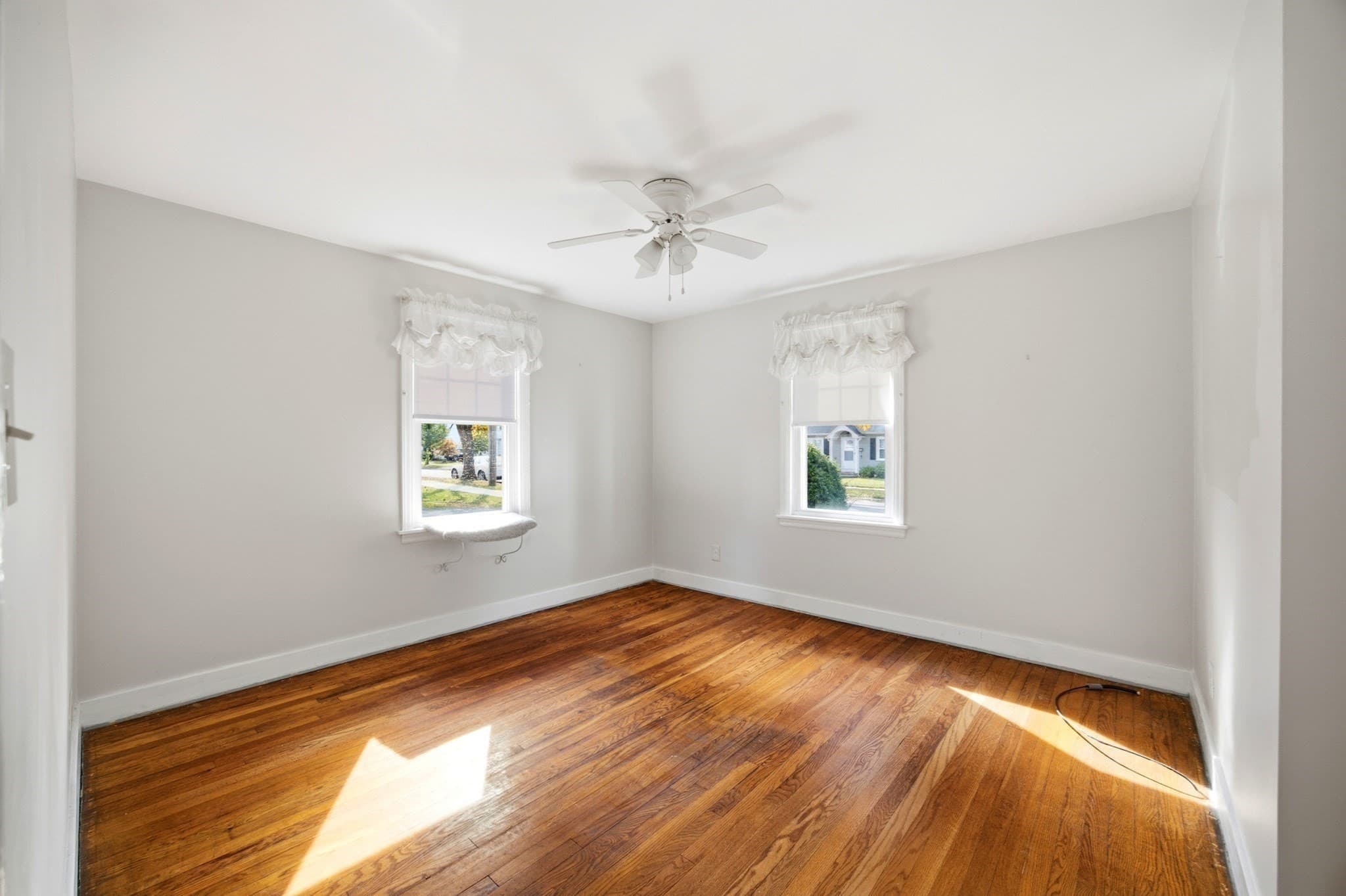 Single Family Residence at 163 Ellsworth Ave, Springfield MA 01118, photo 11 of 31