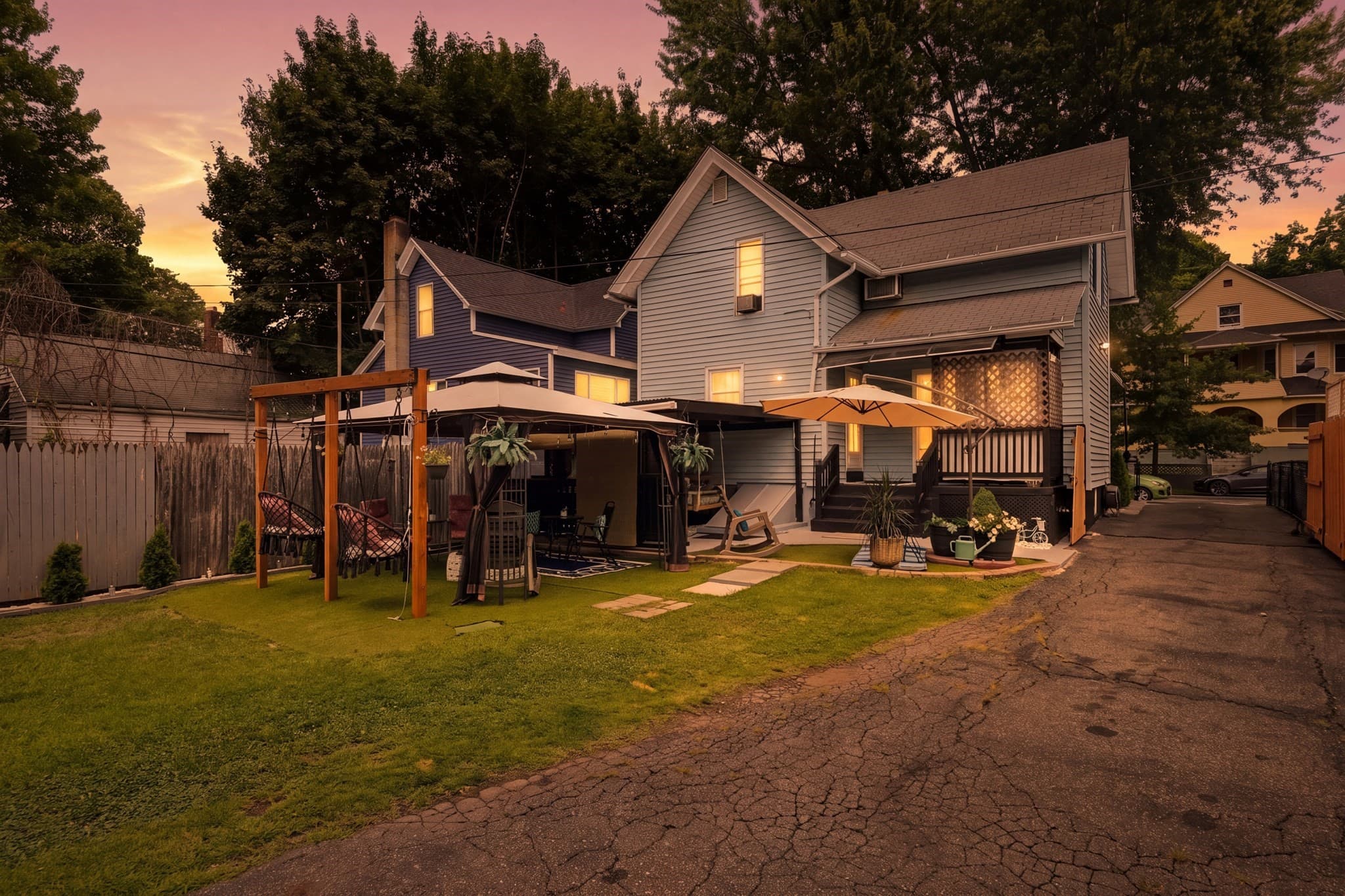 Single Family Residence at 194 Massasoit St, Springfield MA 01107, photo 2 of 40