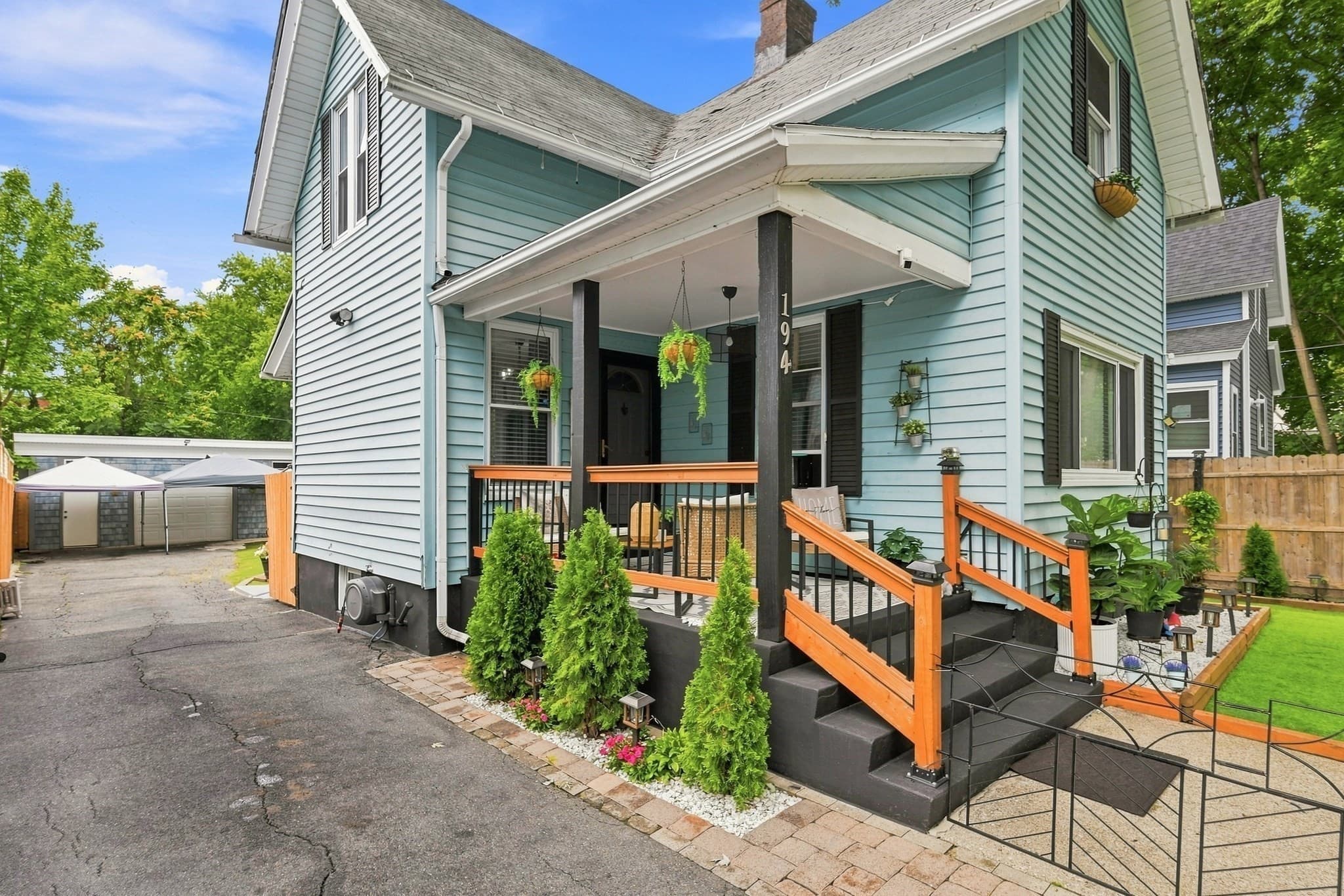 Single Family Residence at 194 Massasoit St, Springfield MA 01107, photo 4 of 40