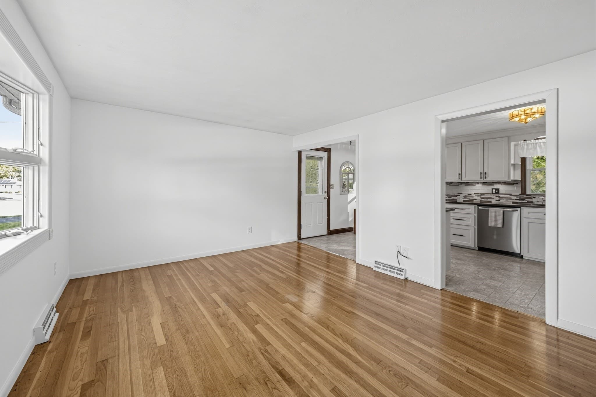 Single Family Residence at 7 Phyllis Drive, Billerica MA 01821, photo 13 of 34