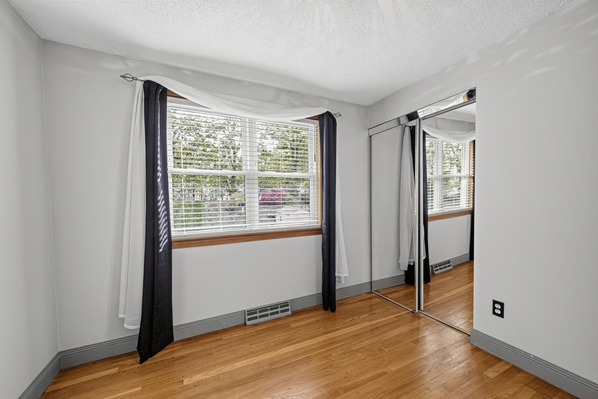 Single Family Residence at 7 Phyllis Drive, Billerica MA 01821, photo 20 of 34