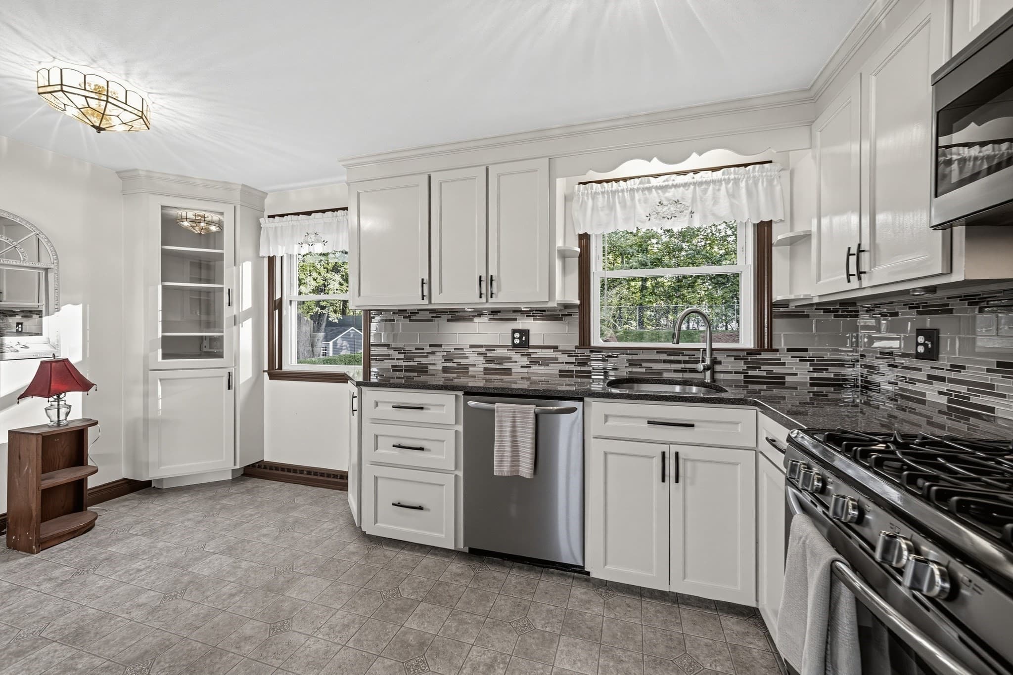 Single Family Residence at 7 Phyllis Drive, Billerica MA 01821, photo 9 of 34