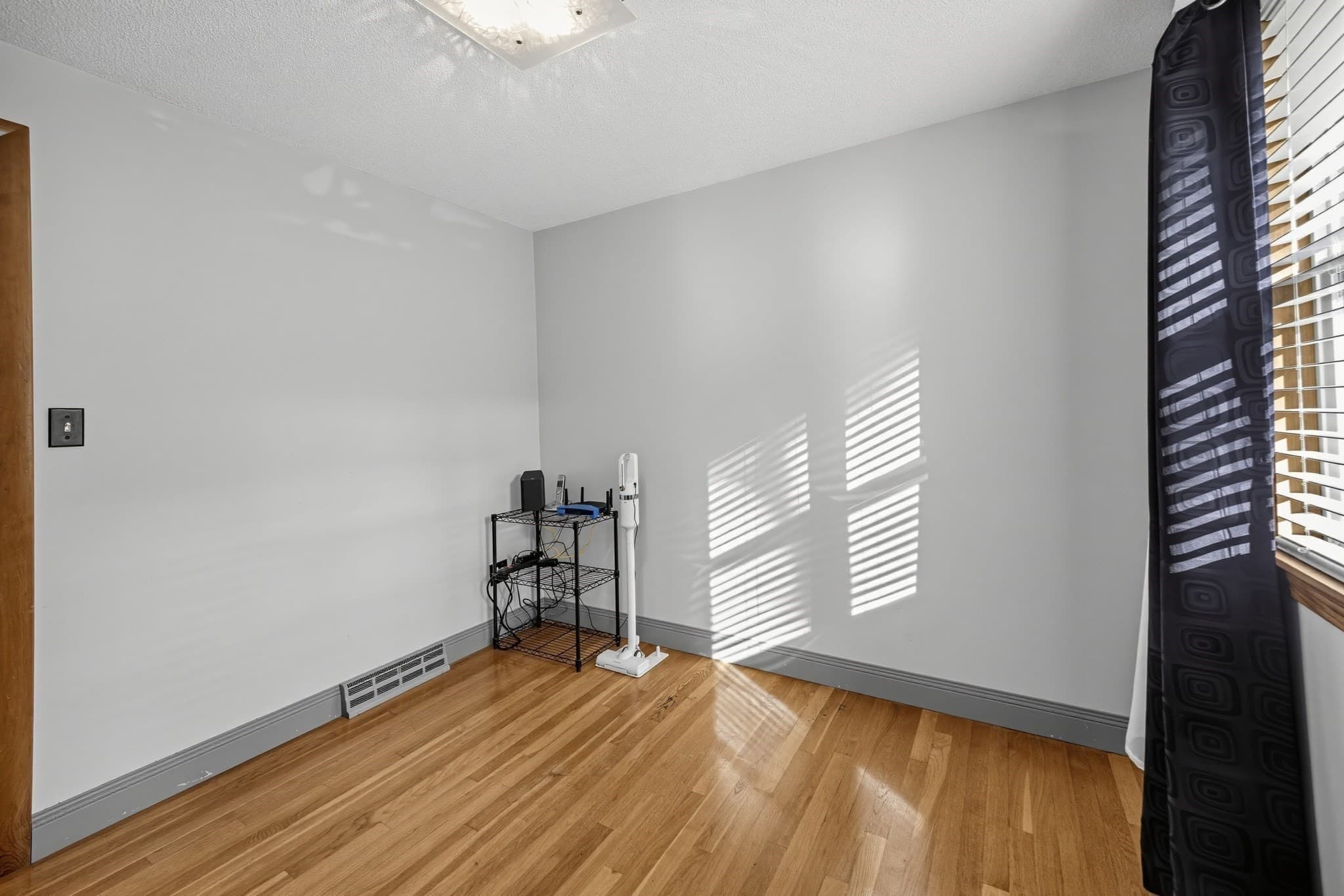 Single Family Residence at 7 Phyllis Drive, Billerica MA 01821, photo 18 of 34