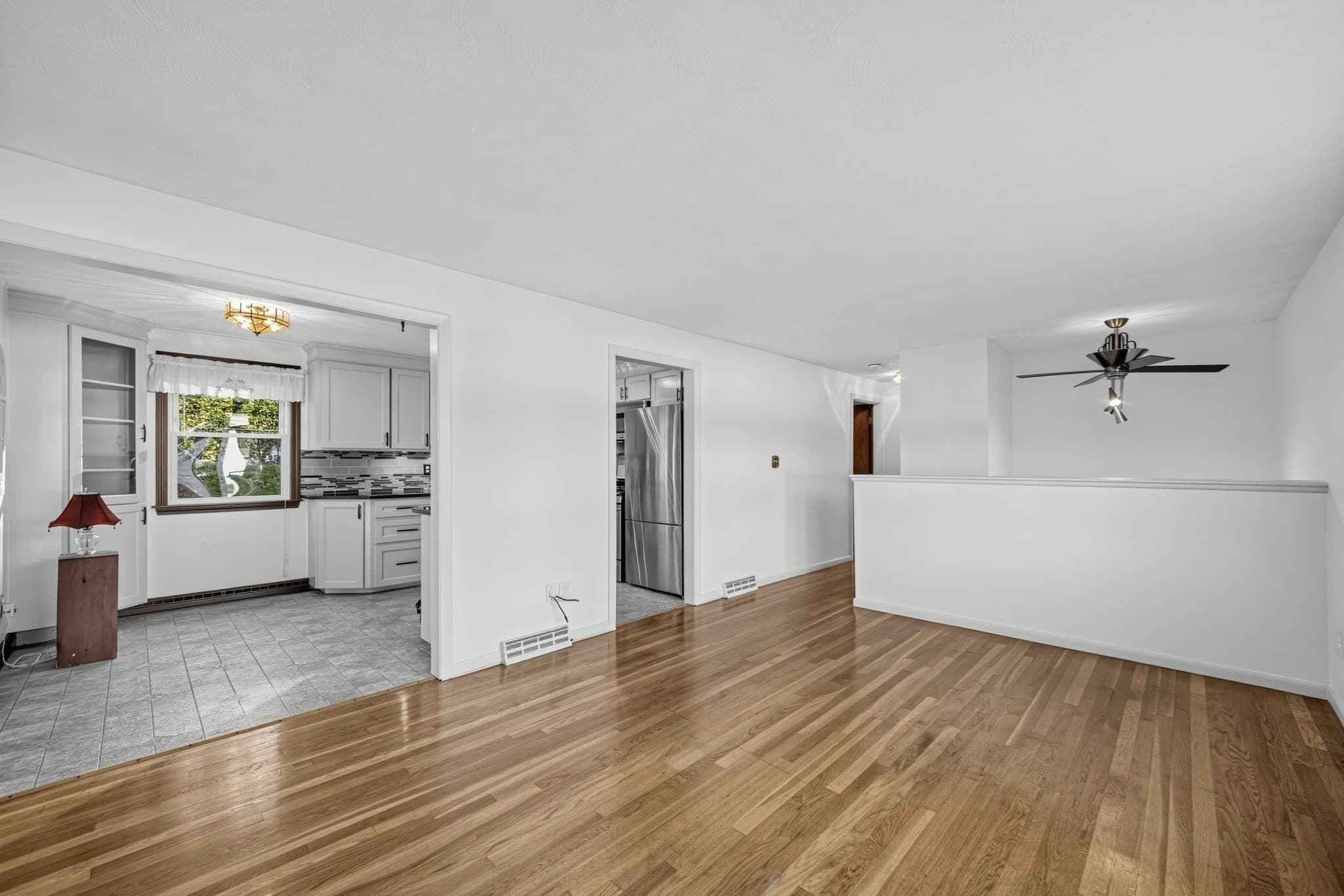 Single Family Residence at 7 Phyllis Drive, Billerica MA 01821, photo 11 of 34