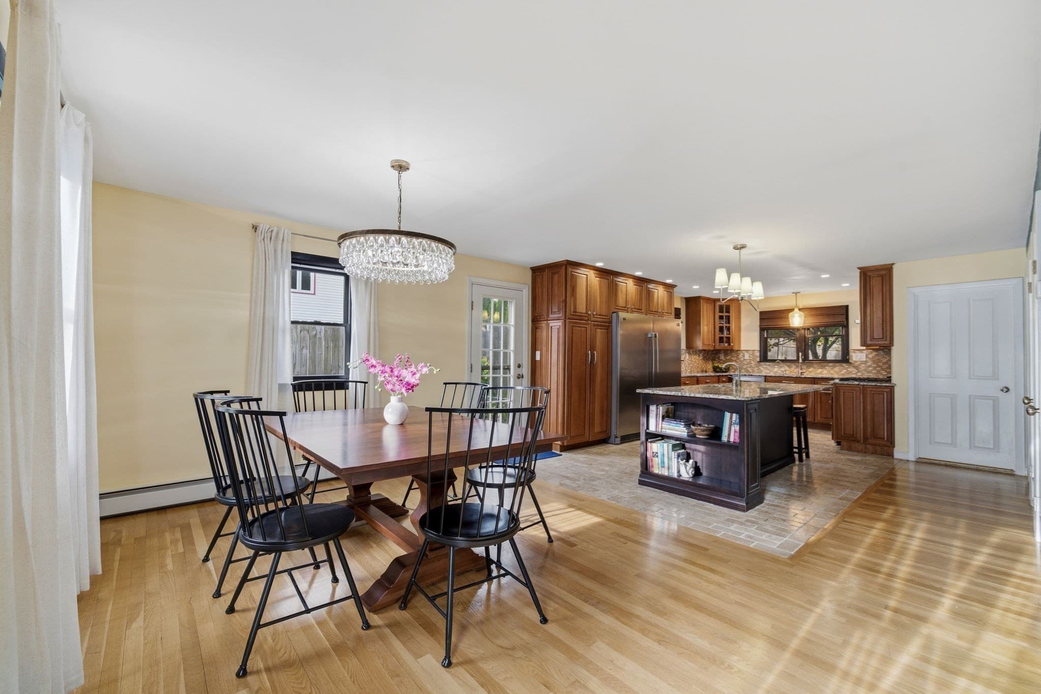 Single Family Residence at 9 Sutherland Rd, Lexington MA 02421, photo 6 of 37