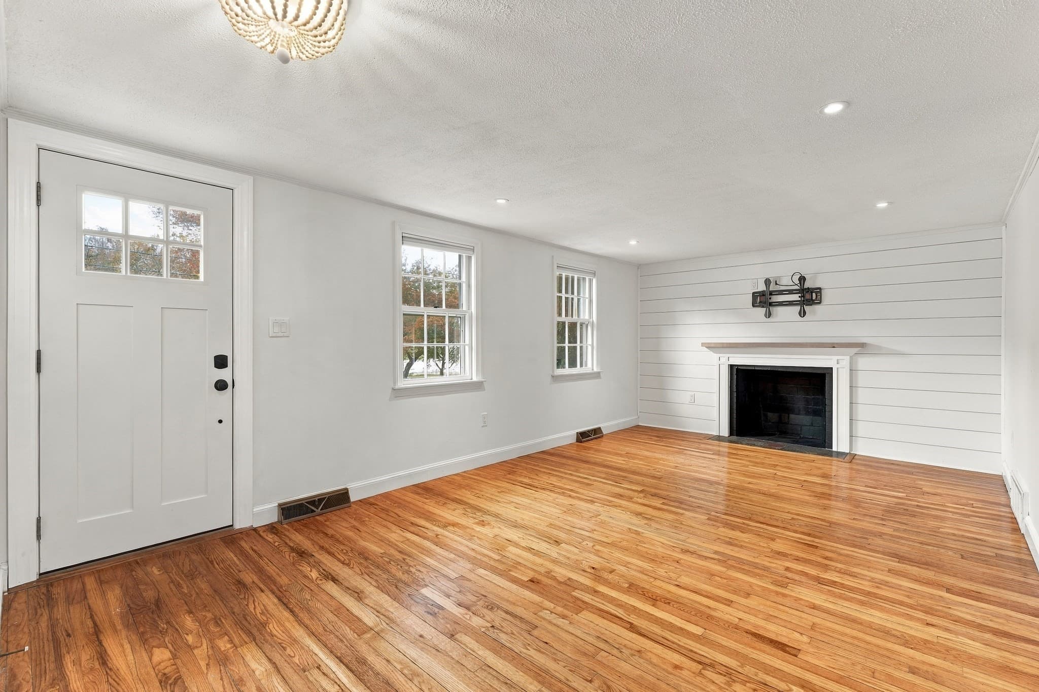 Single Family Residence at 35 Fay Rd, Scituate MA 02066, photo 3 of 23