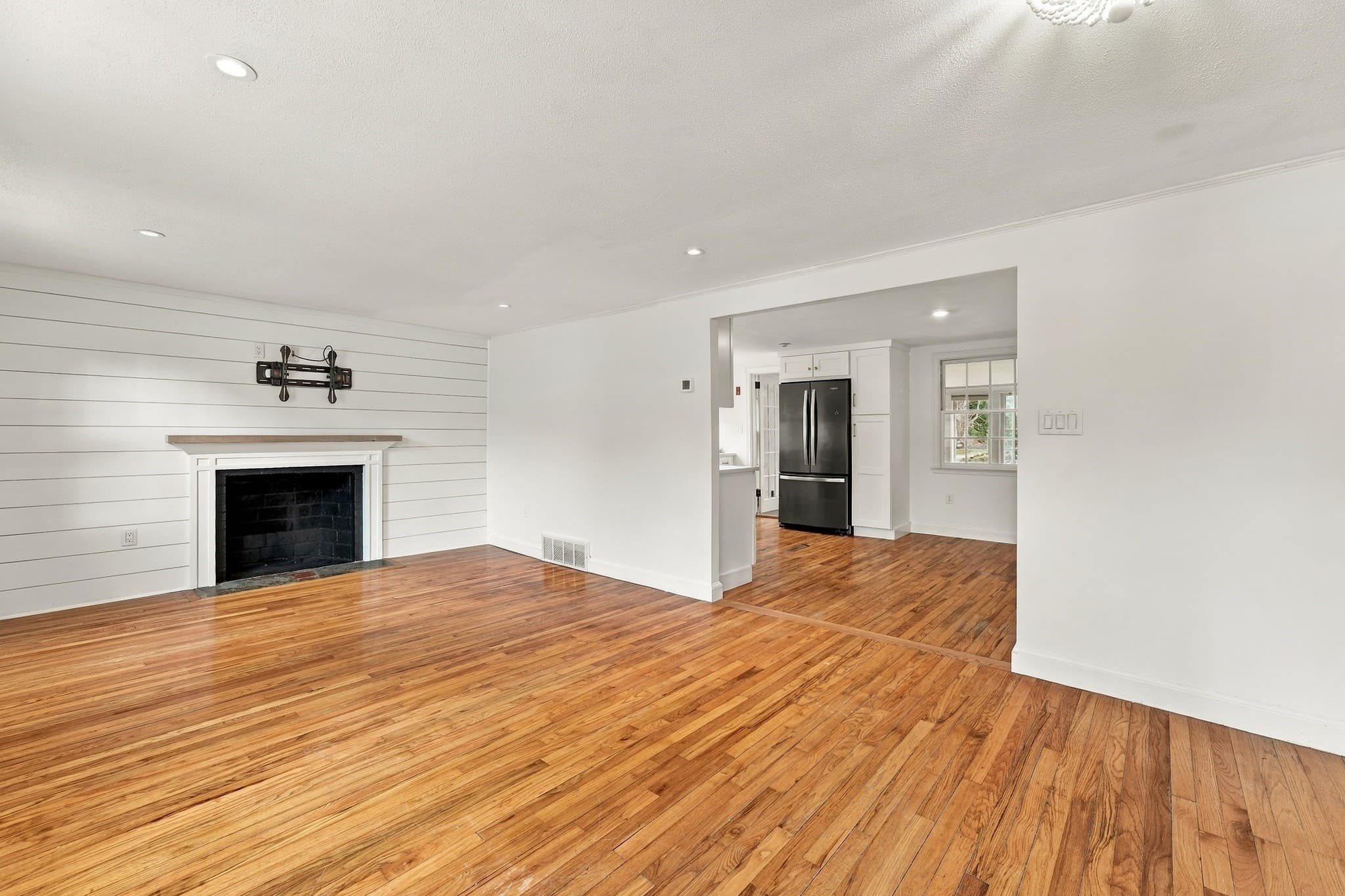 Single Family Residence at 35 Fay Rd, Scituate MA 02066, photo 4 of 23