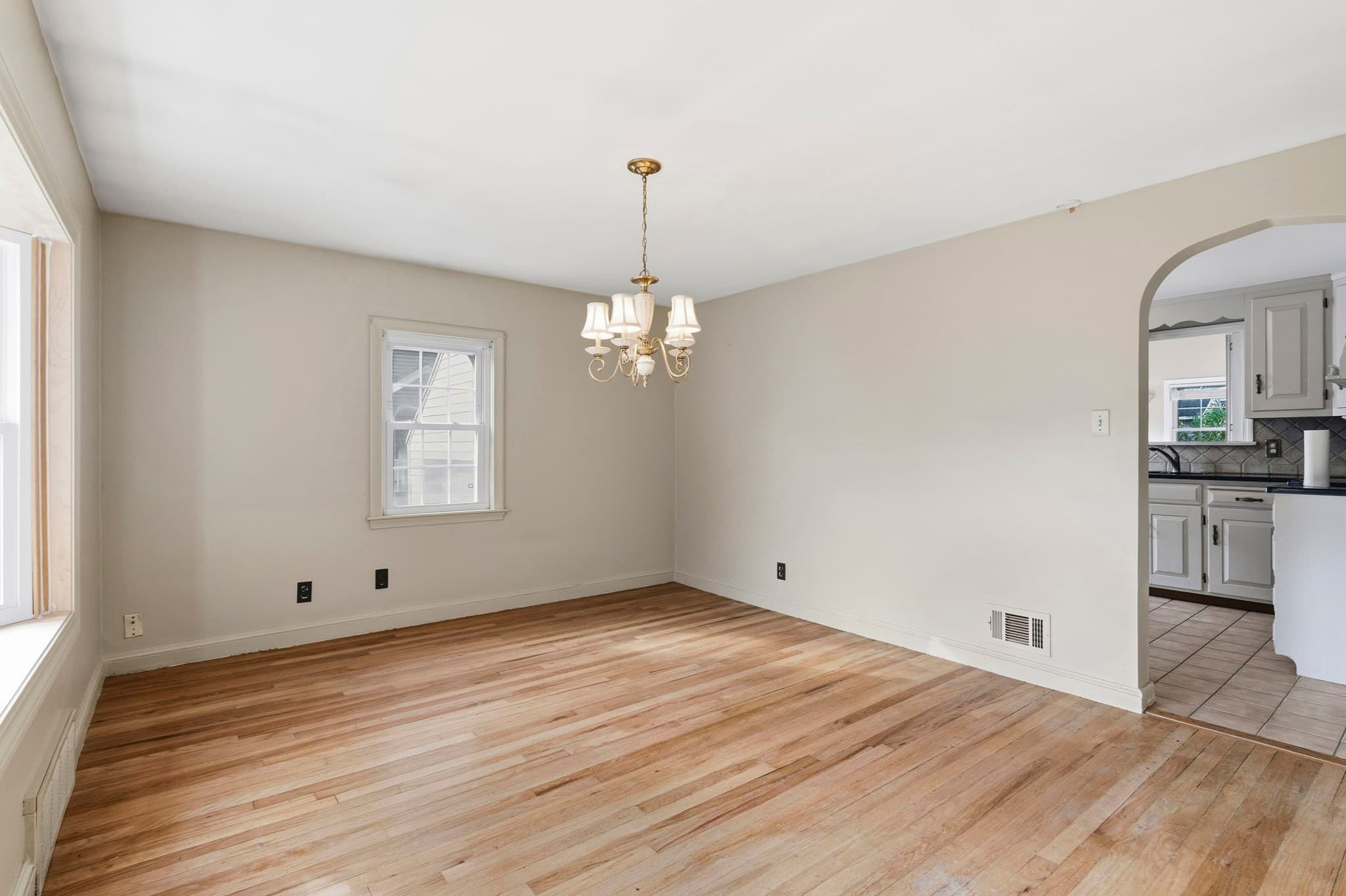 Single Family Residence at 37 Jordan St, Beverly MA 01915, photo 13 of 27