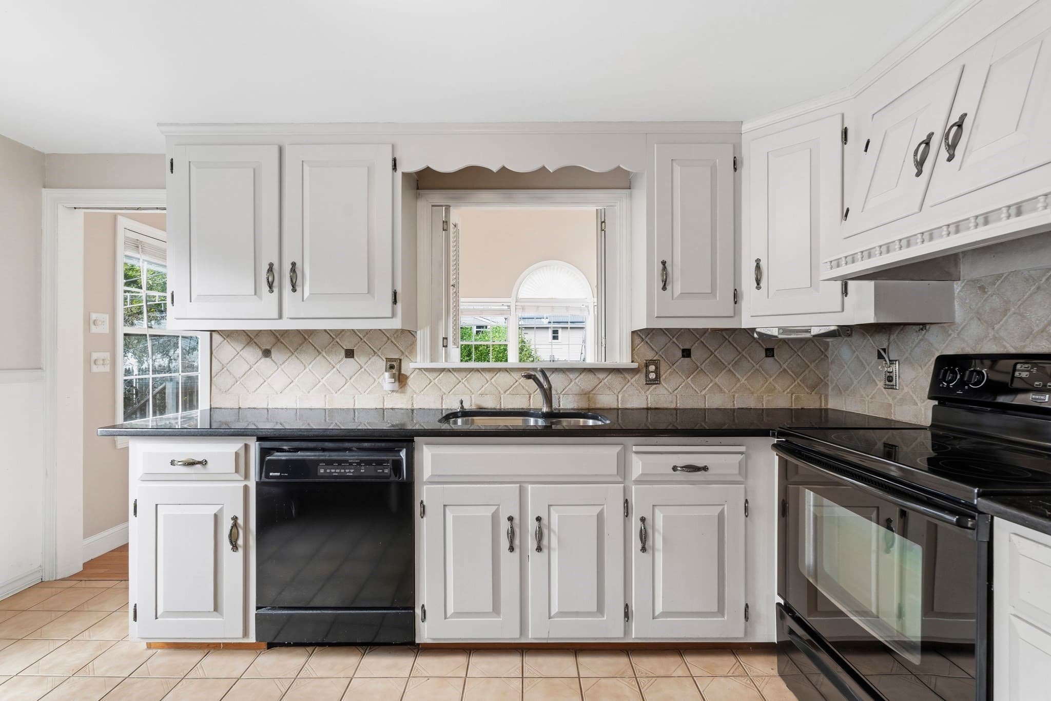 Single Family Residence at 37 Jordan St, Beverly MA 01915, photo 7 of 27