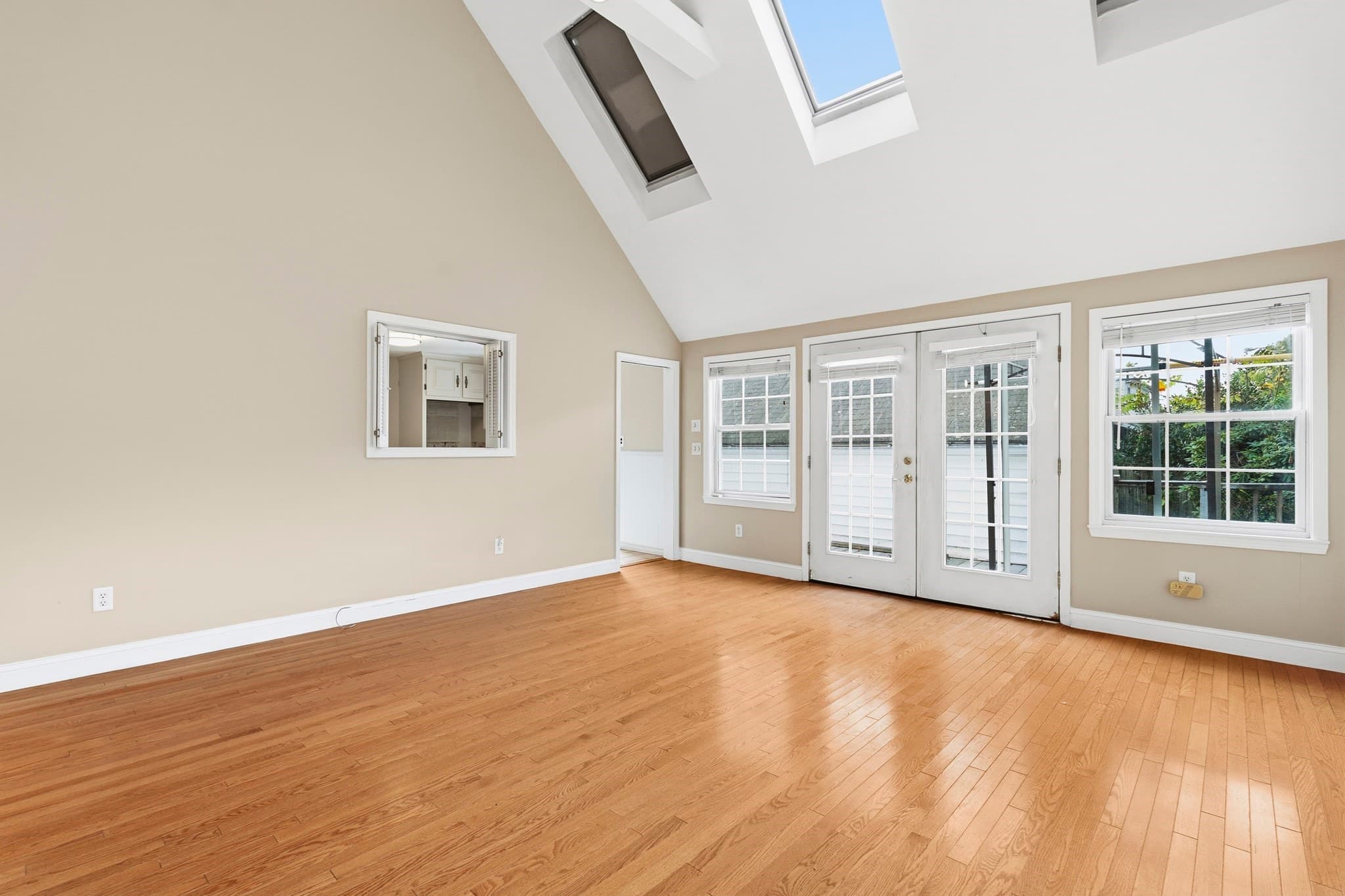 Single Family Residence at 37 Jordan St, Beverly MA 01915, photo 5 of 27