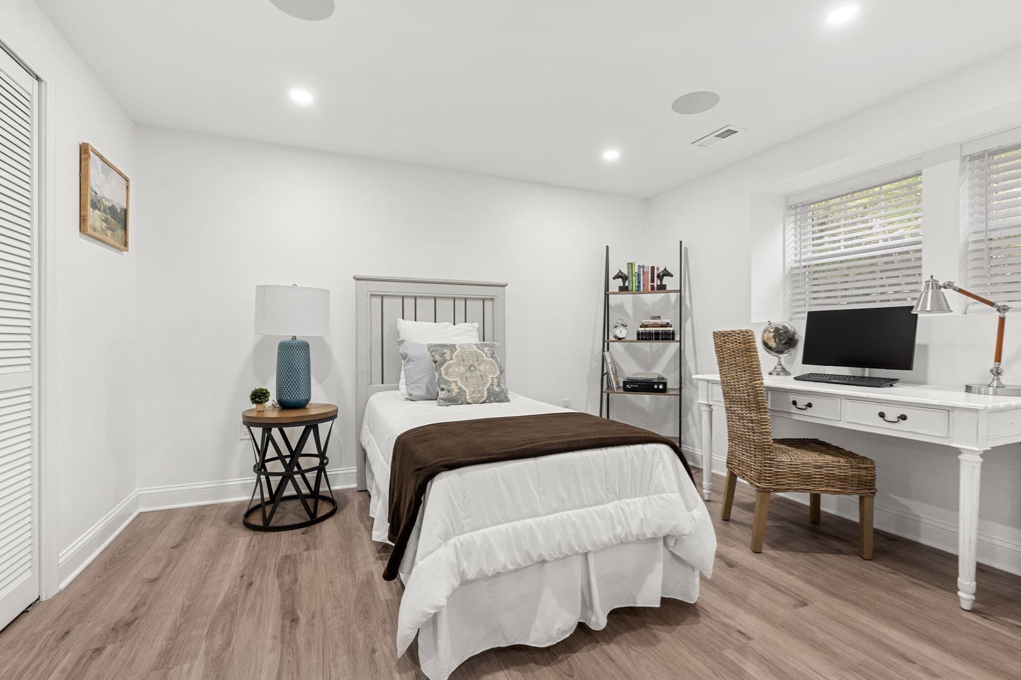 Single Family Residence at 33 Skyhawk Cir, Weymouth MA 02190, photo 31 of 40