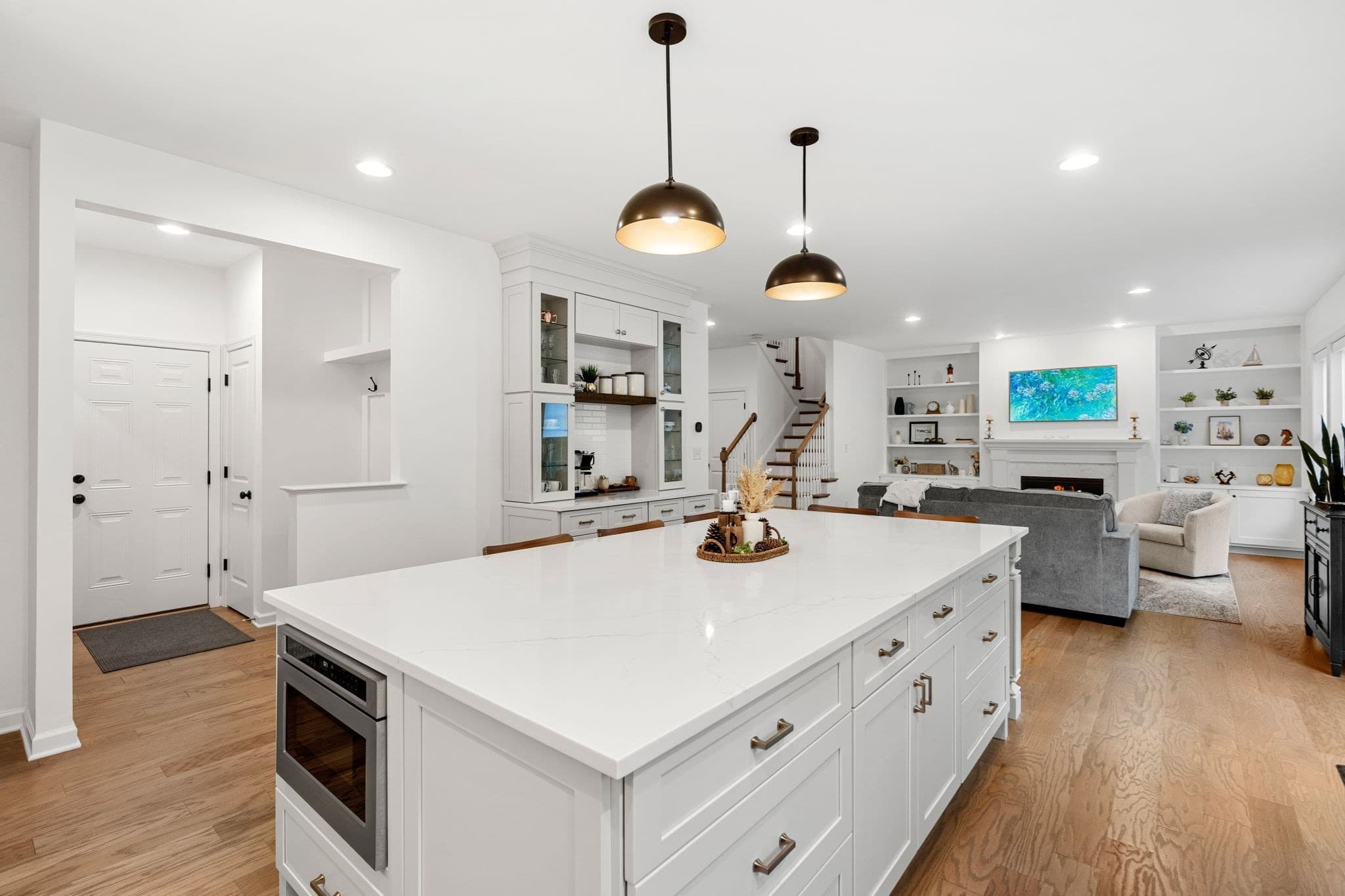 Single Family Residence at 33 Skyhawk Cir, Weymouth MA 02190, photo 8 of 40