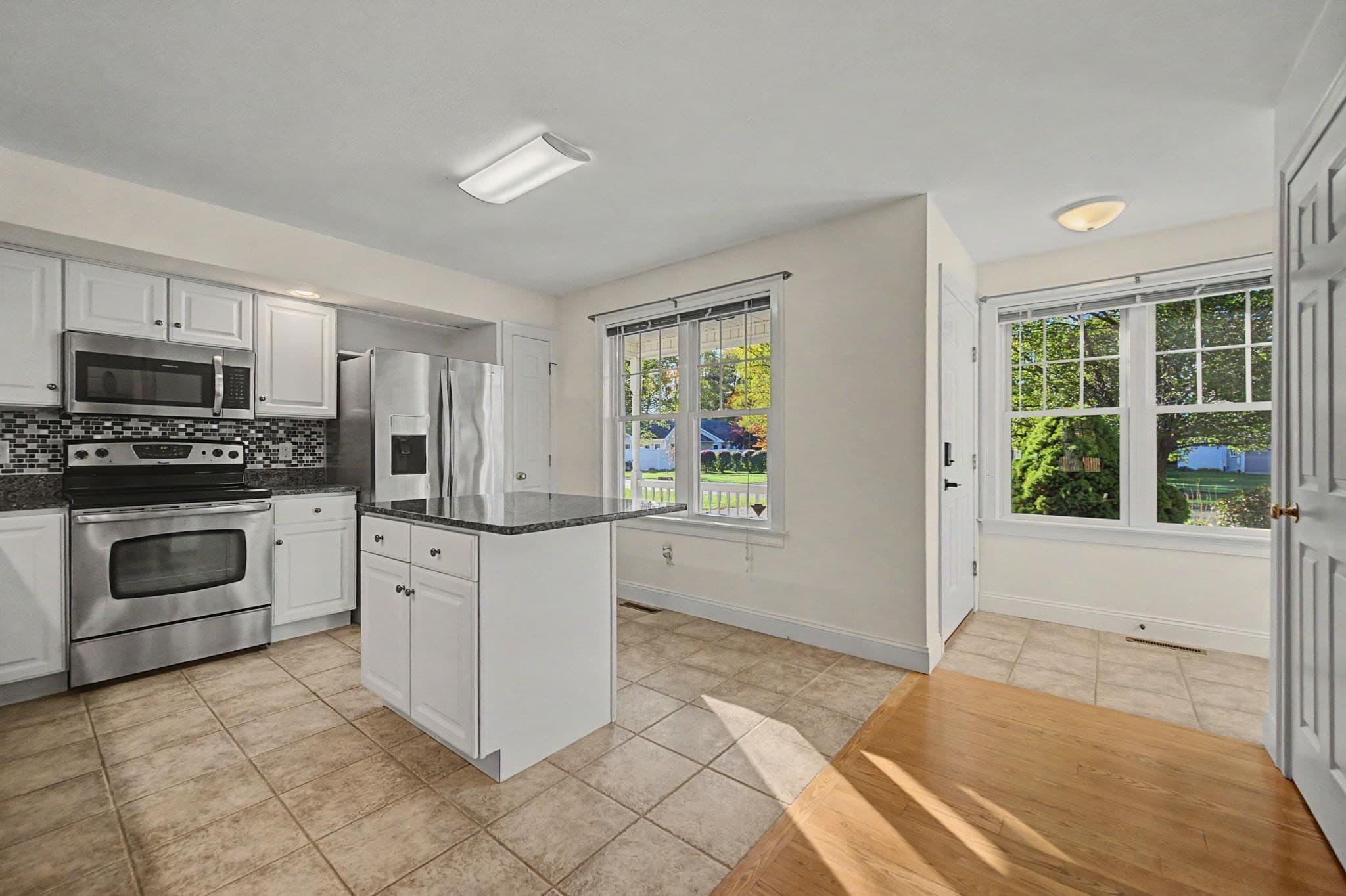 Condominium at 22 Pomeroy Meadow Rd # 2, Southampton MA 01073, photo 3 of 37