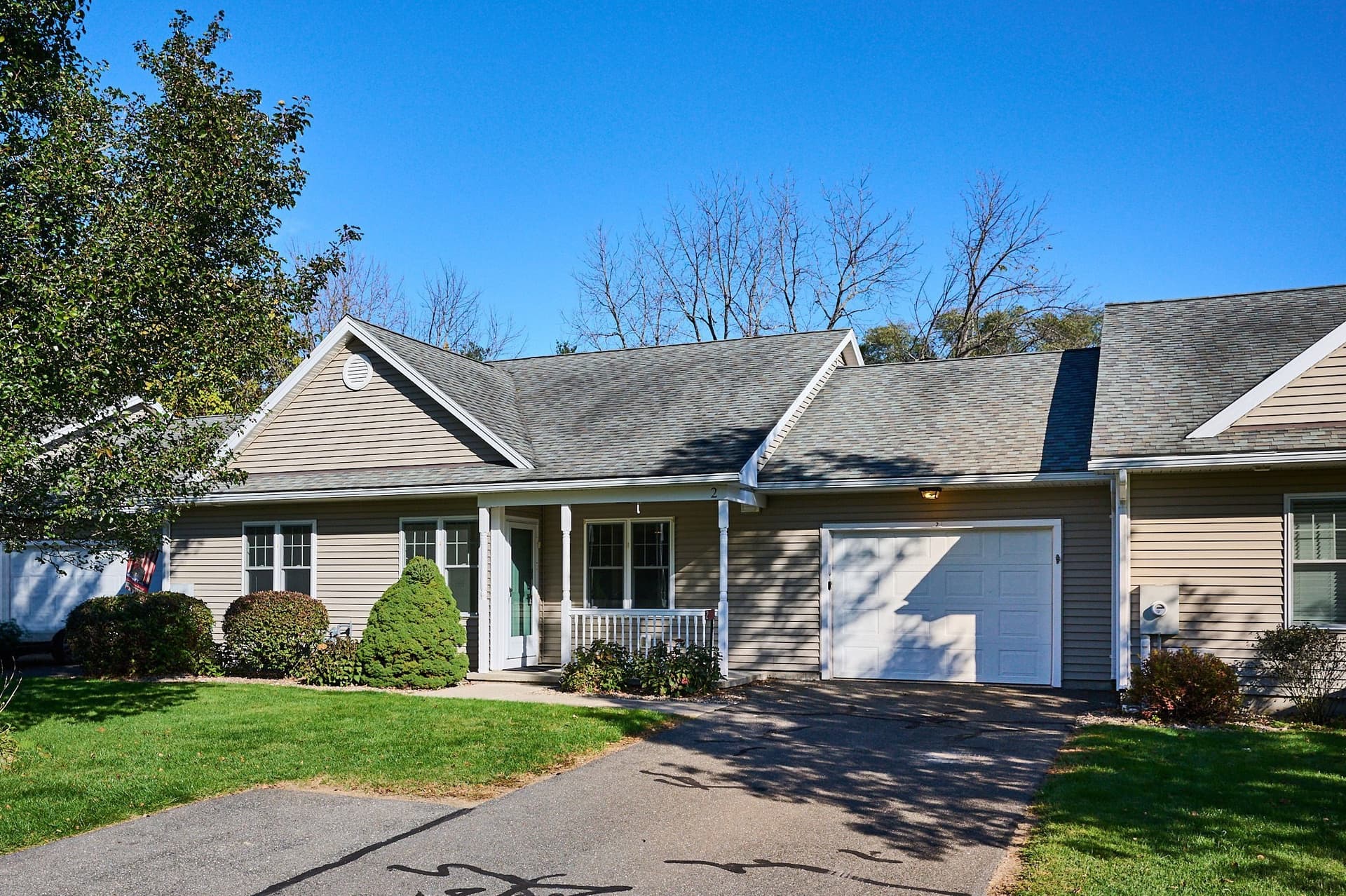 22 Pomeroy Meadow Rd # 2, Southampton MA 01073