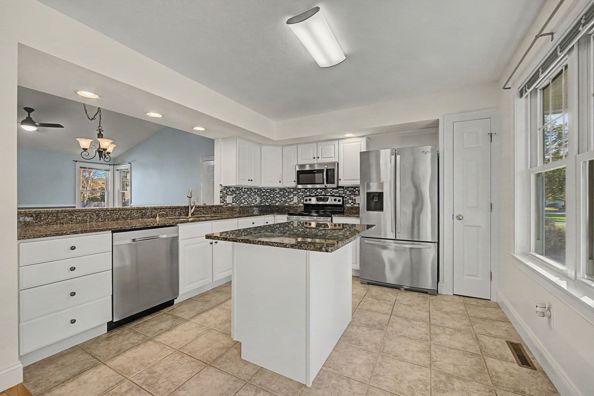 Condominium at 22 Pomeroy Meadow Rd # 2, Southampton MA 01073, photo 5 of 37